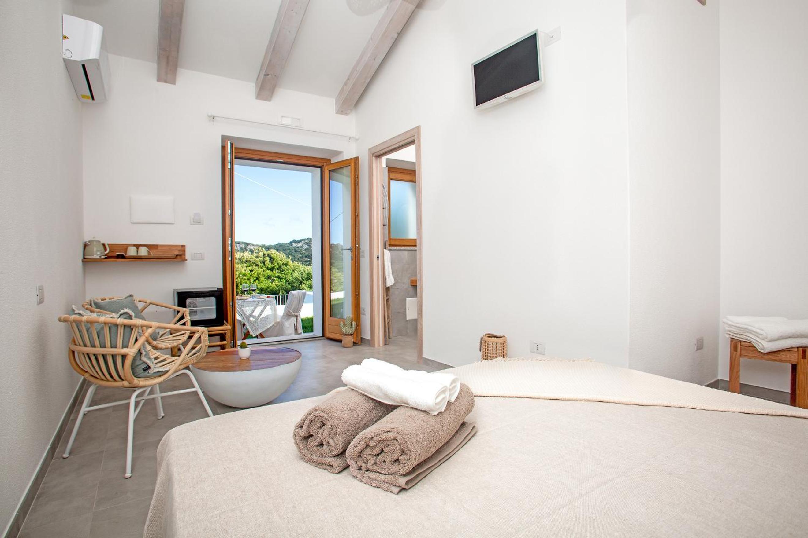 King Room with Pool View photo 2