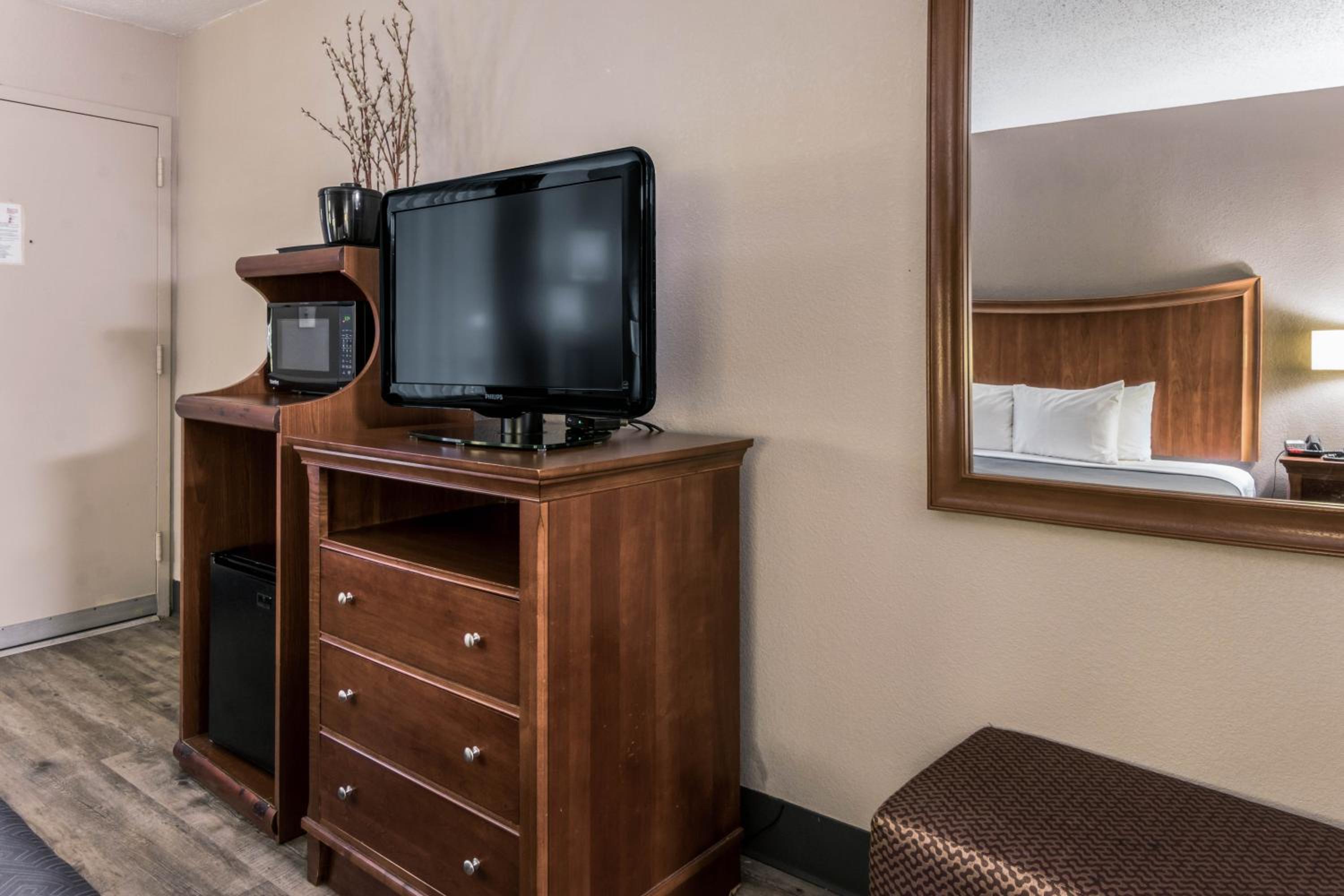King Room - Accessible/Non-Smoking - Photo 4