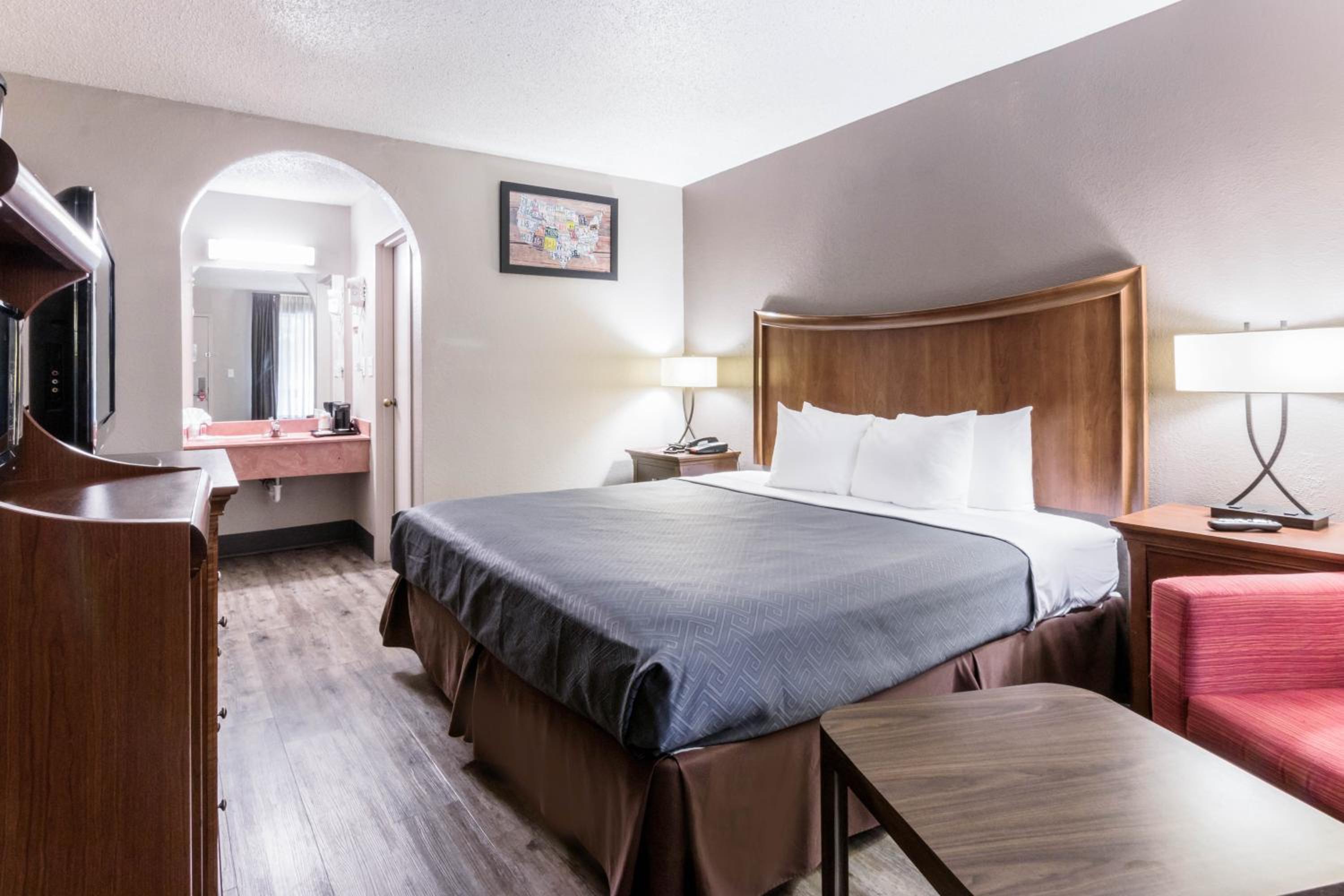 King Room - Accessible/Non-Smoking - Photo 7