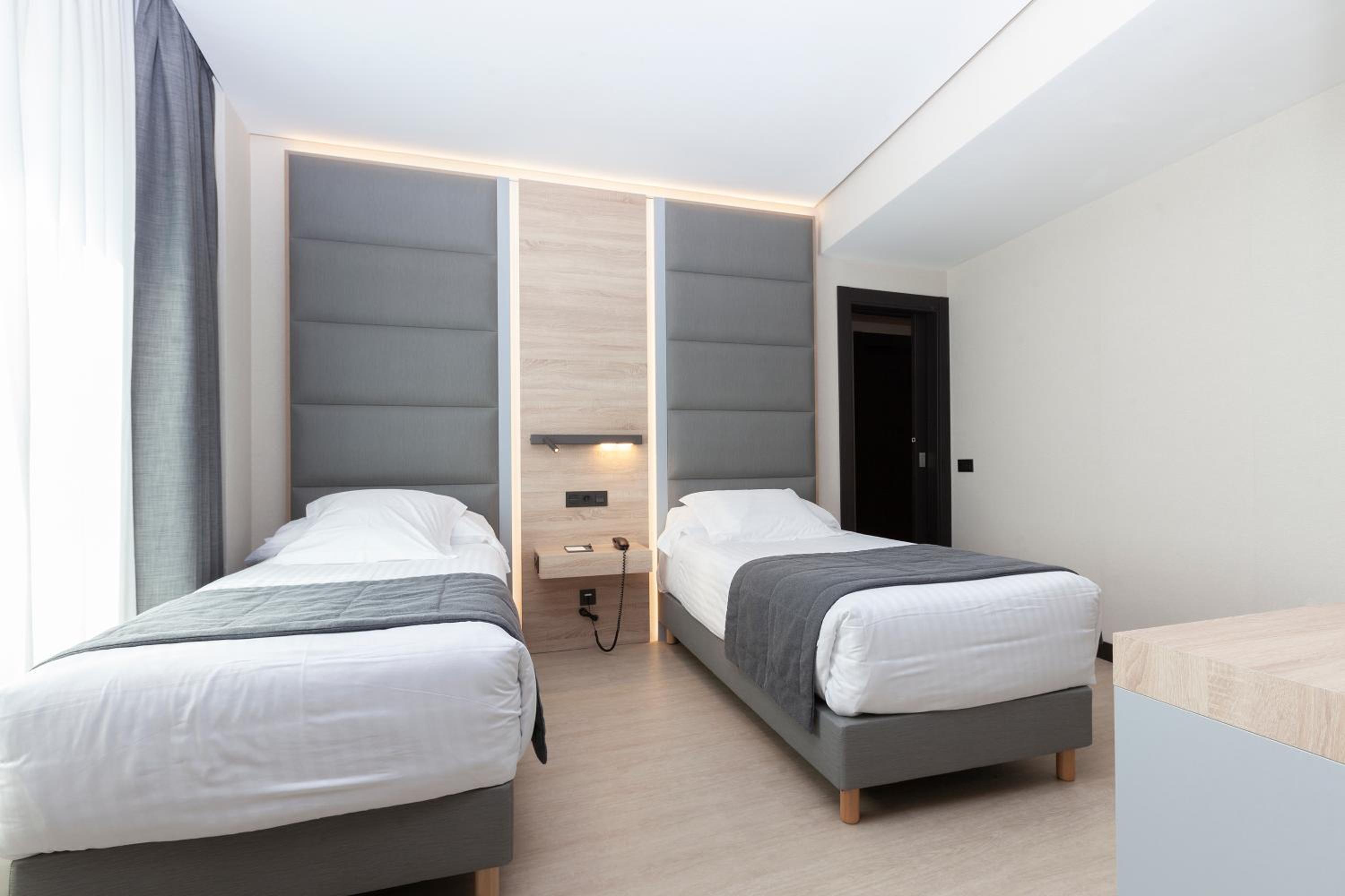 Double or Twin Room thumbnail 5