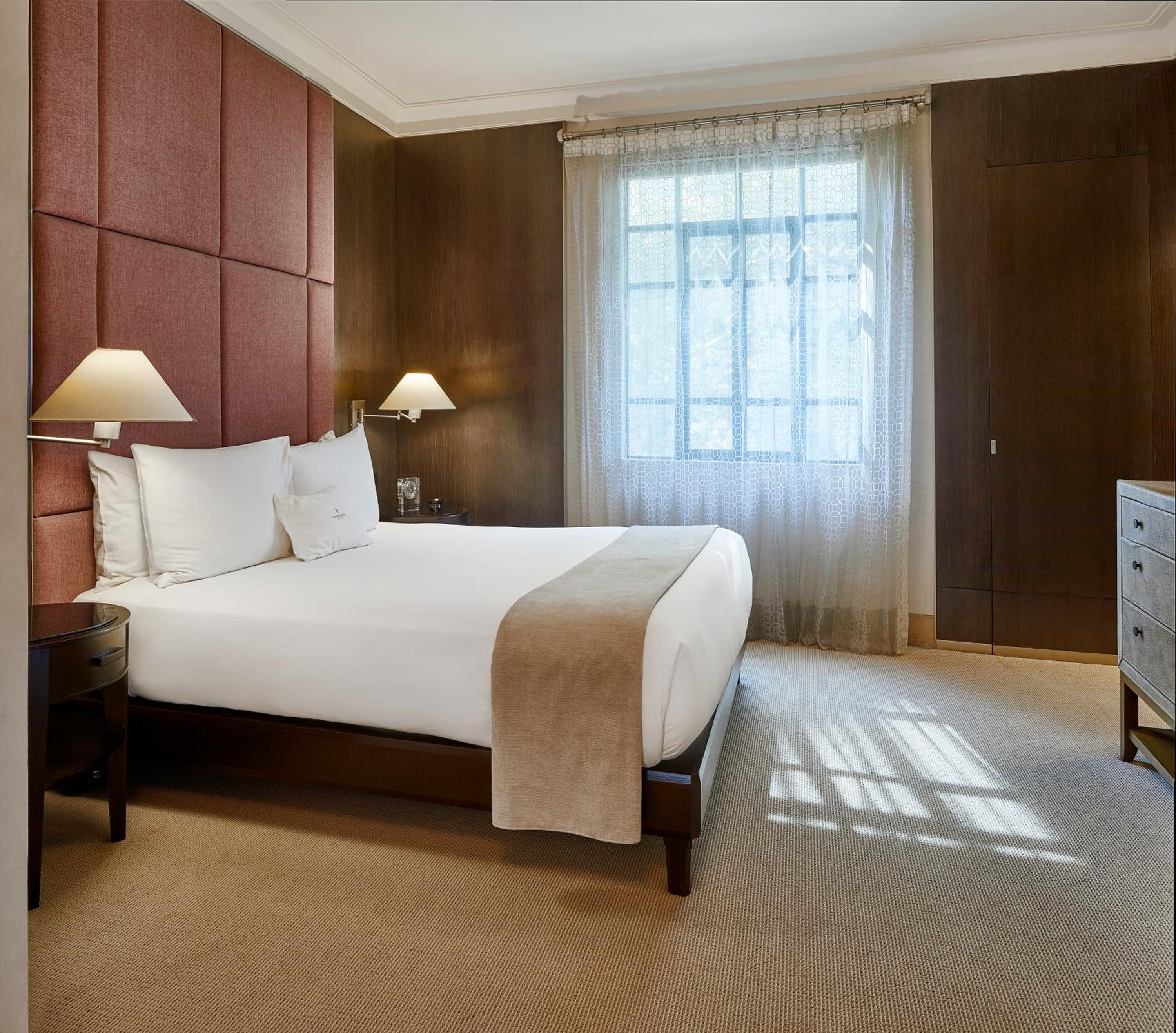 Deluxe Room - Photo 1