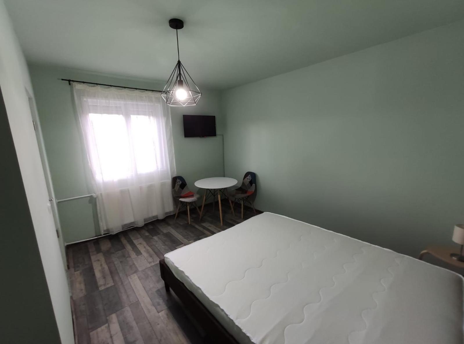 Double Room with Private Bathroom - Photo 2