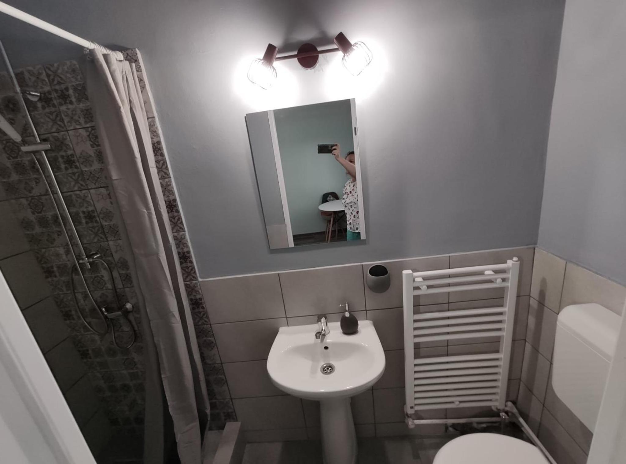 Double Room with Private Bathroom - Photo 12