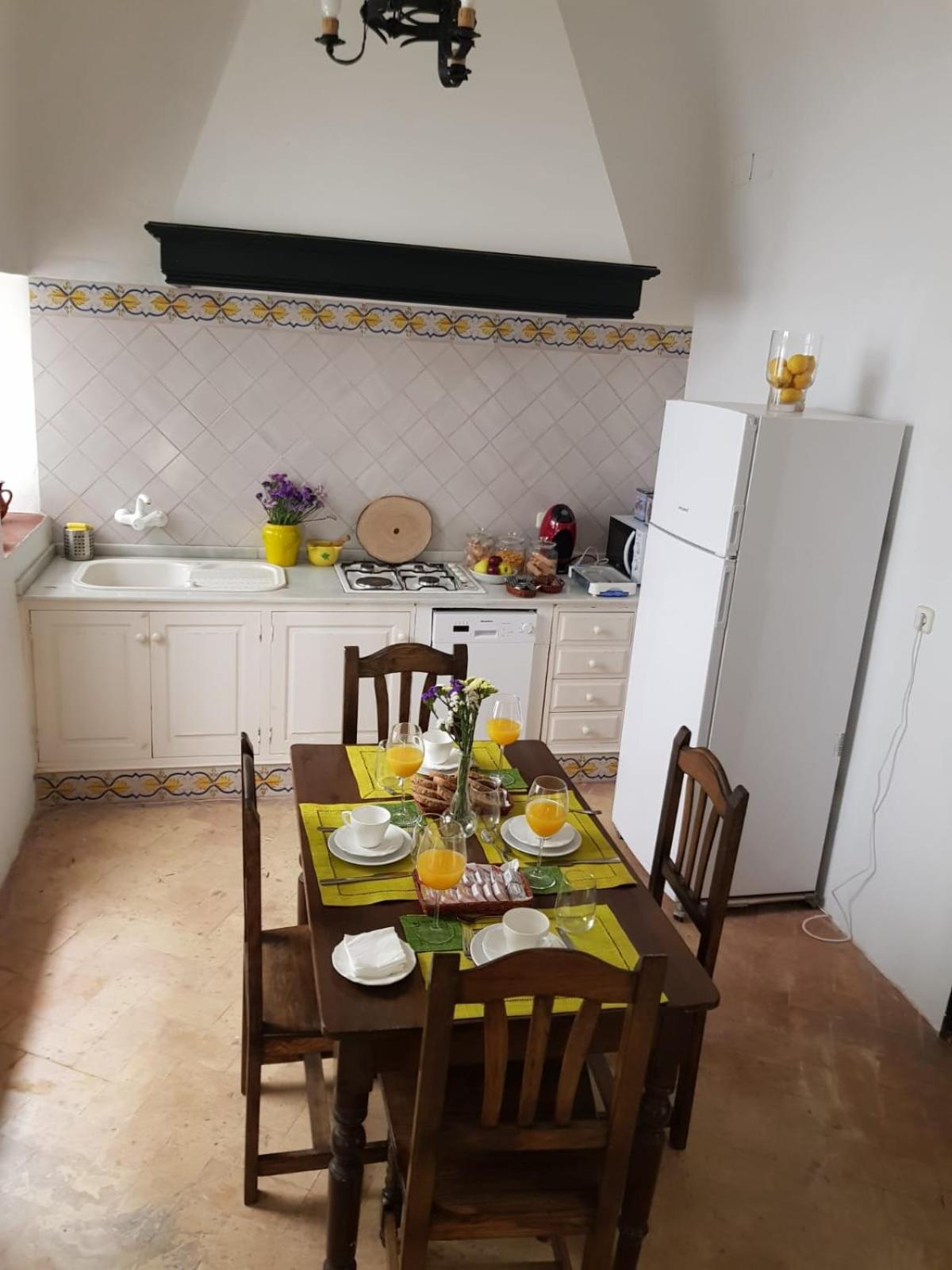 Three-Bedroom House - Photo 3
