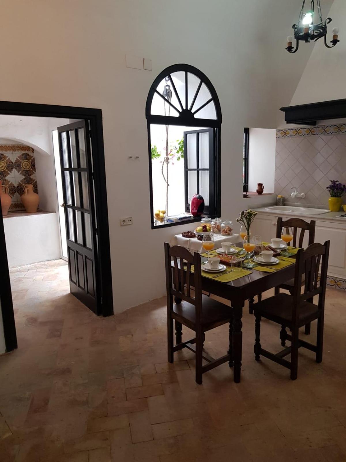 Three-Bedroom House - Photo 4