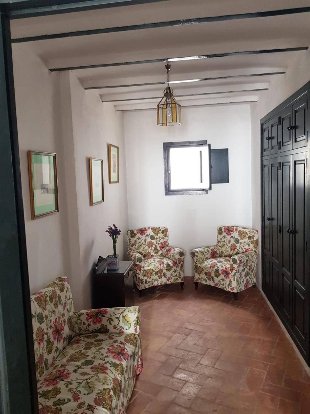 Three-Bedroom House - Photo 10