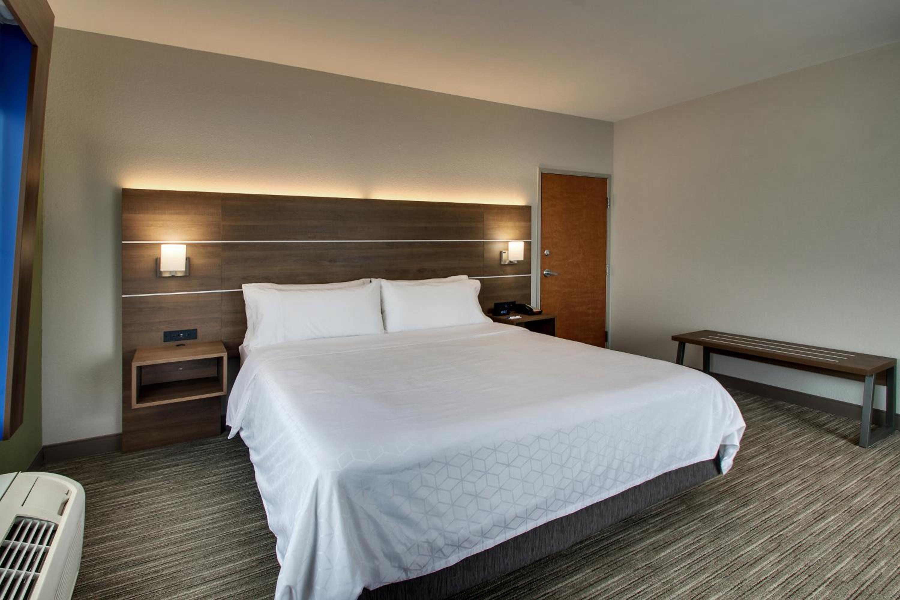 Standard King Room - Photo 3