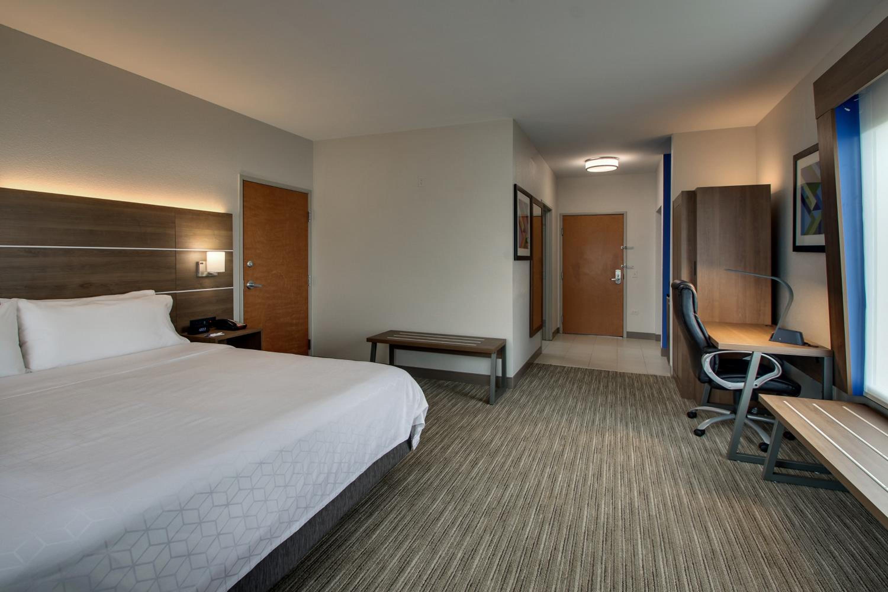 King Room - Mobility Access/Hearing Accessible - Photo 5