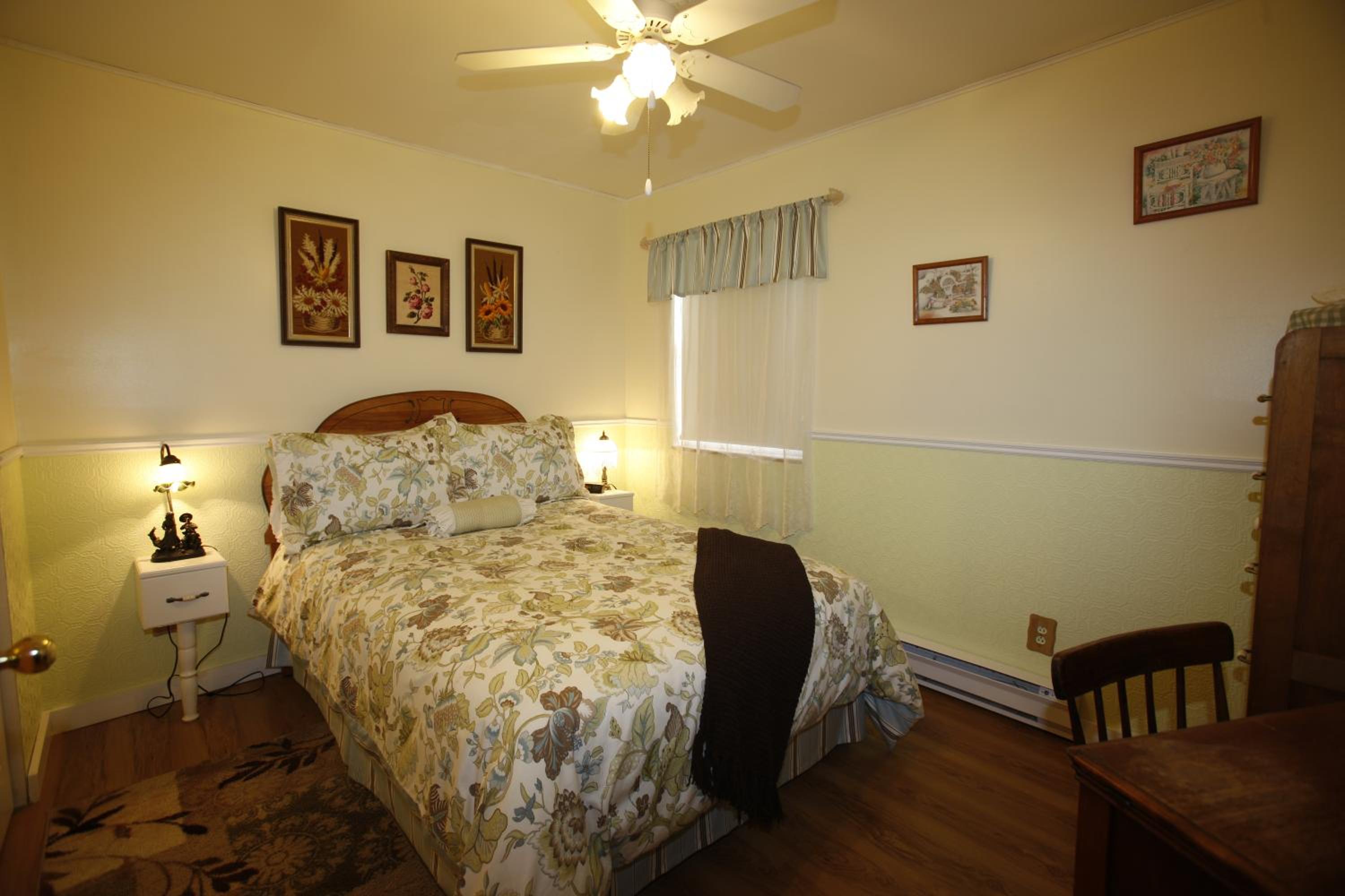 Economy Double Room photo 3