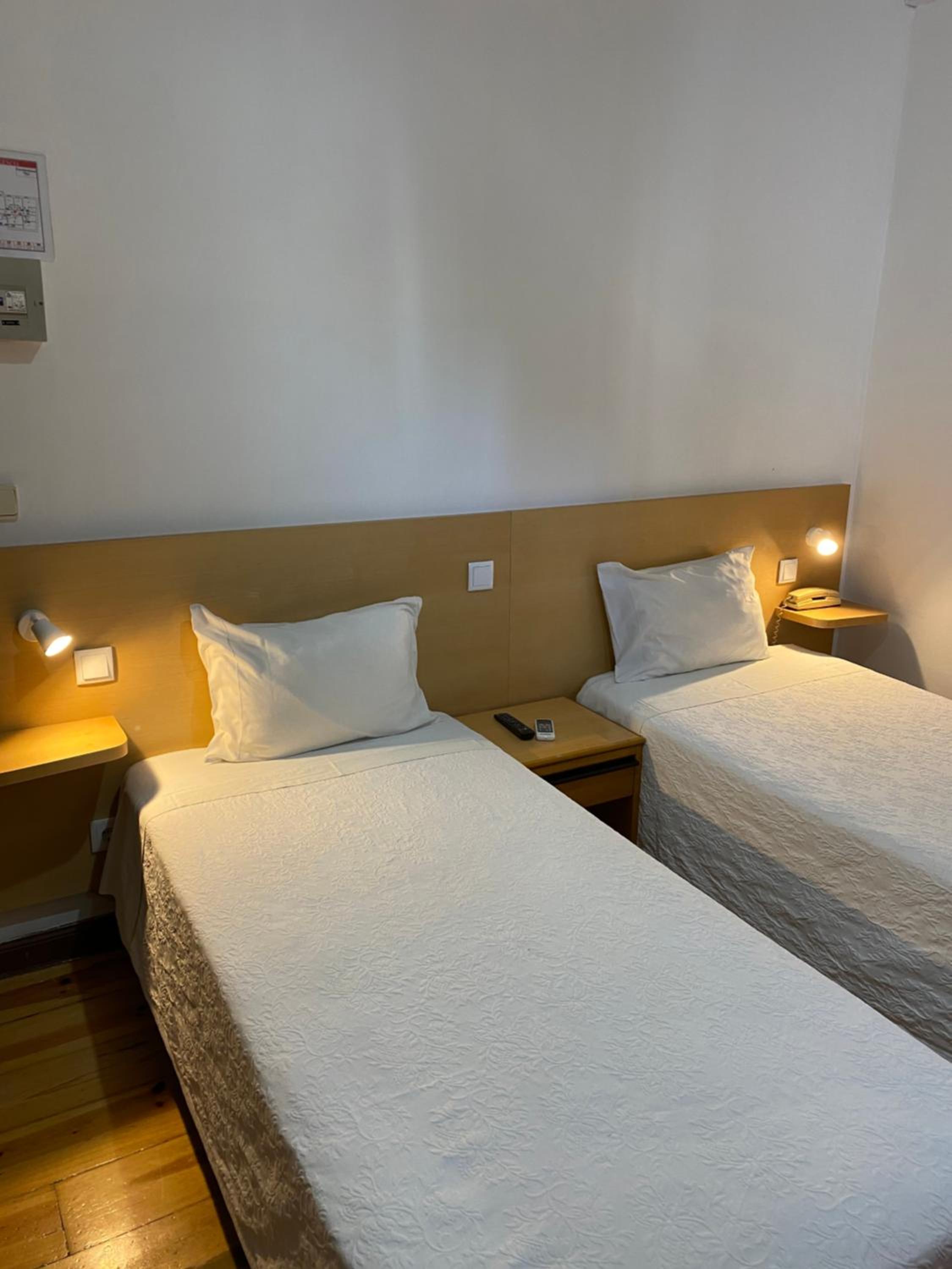 Twin Room - Photo 7