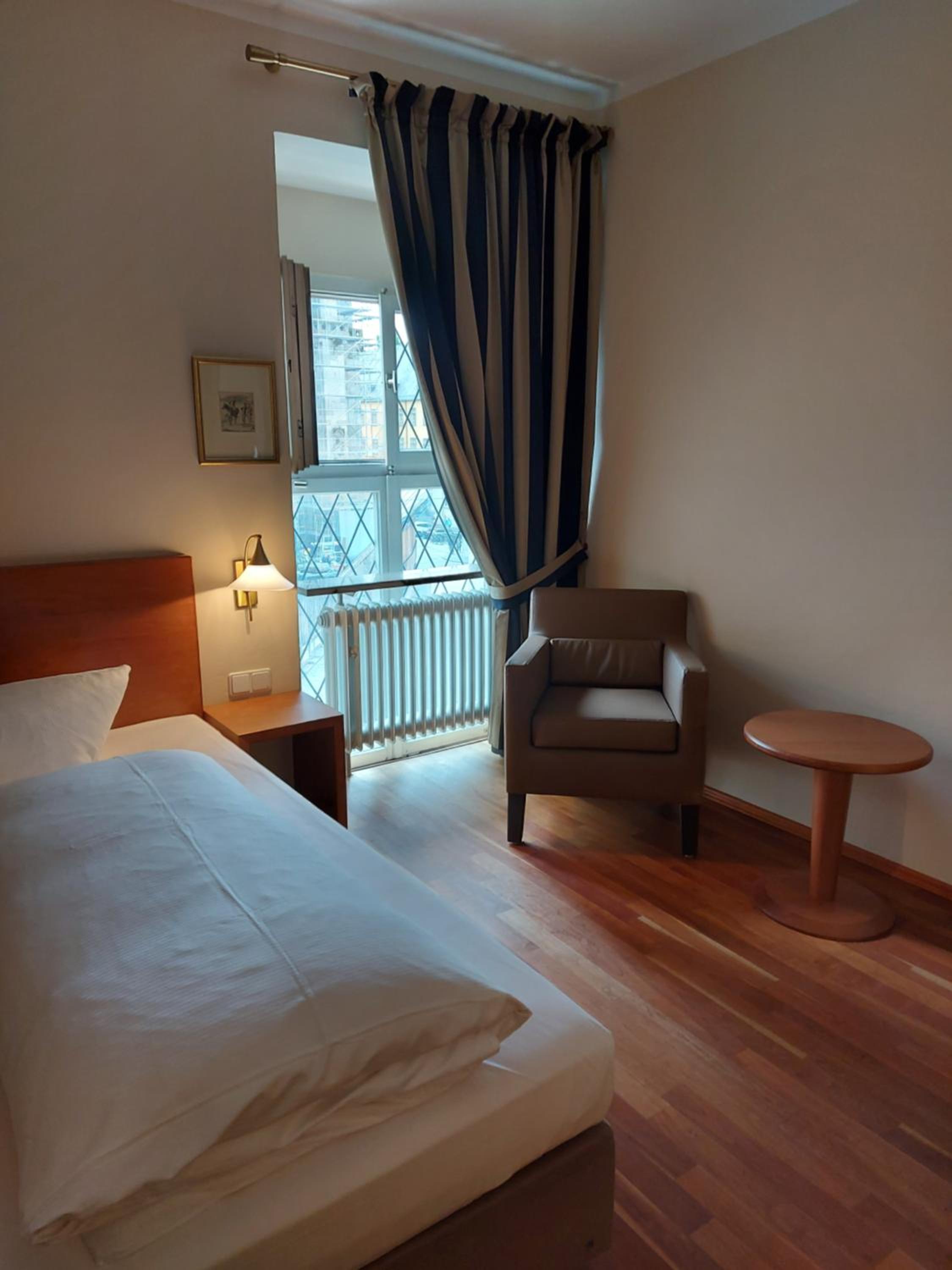 Single Room with Bathroom photo 1