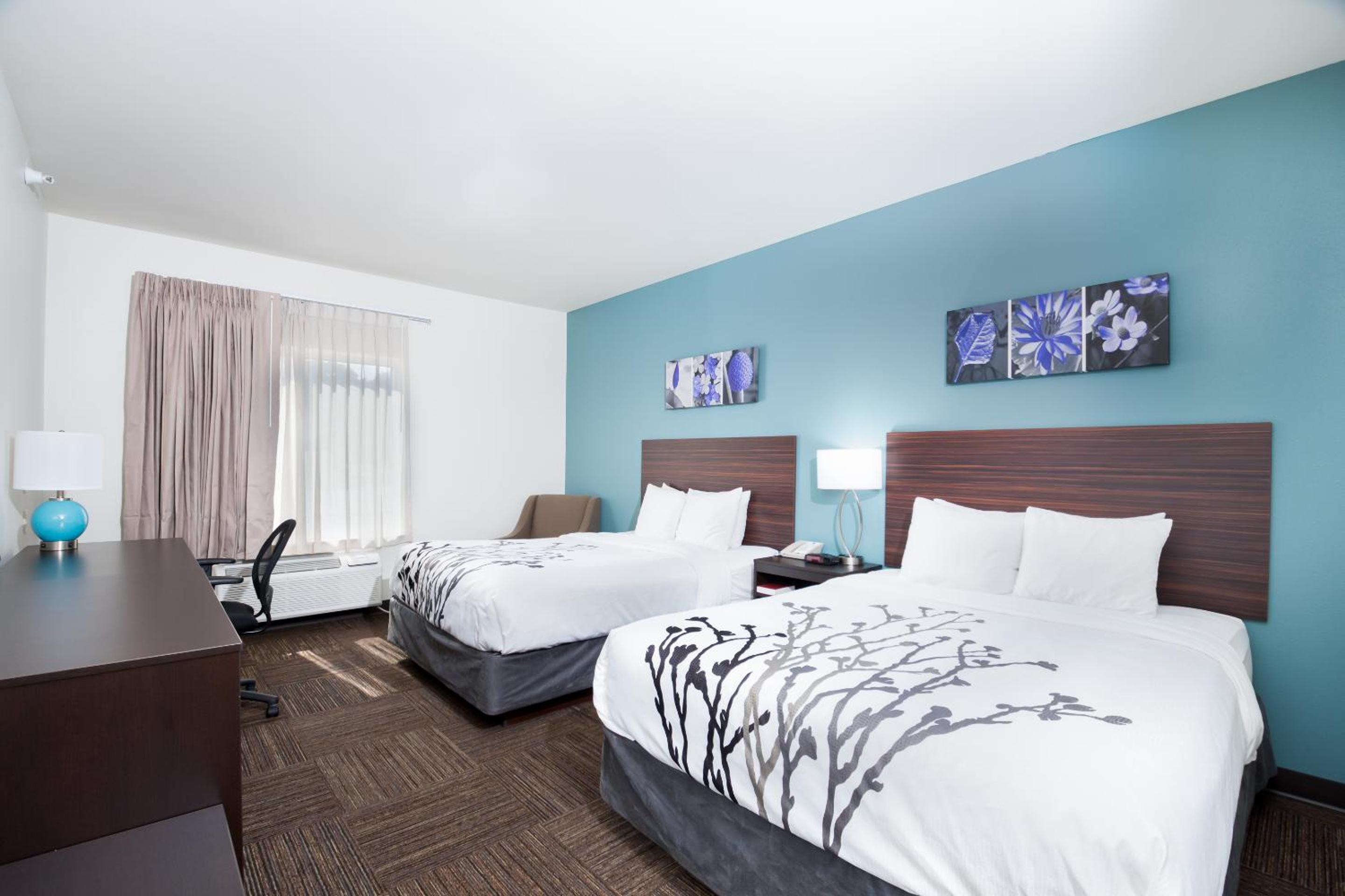Queen Room with Two Queen Beds - Photo 1