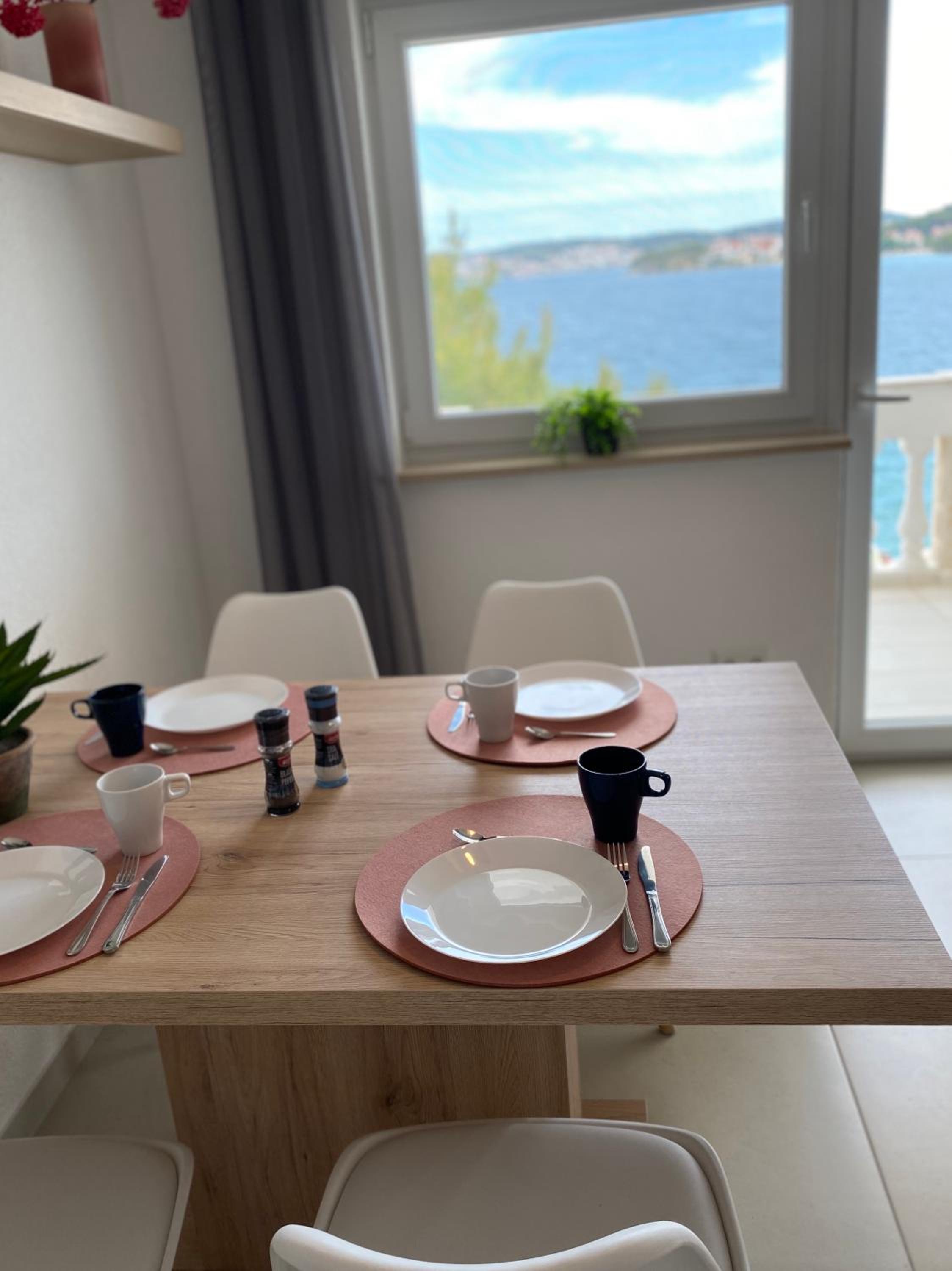 Deluxe Double Room with Balcony and Sea View - Photo 10