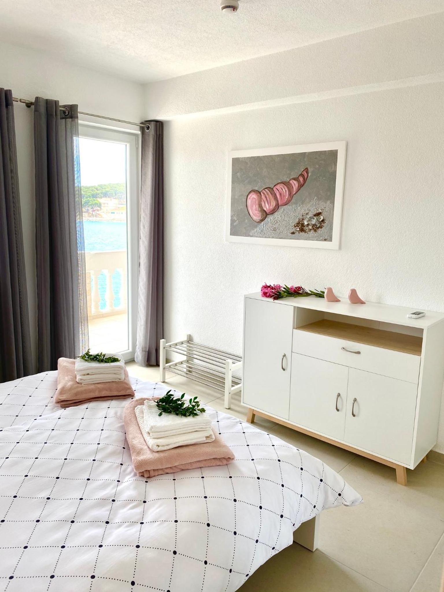 Deluxe Double Room with Balcony and Sea View - Photo 20