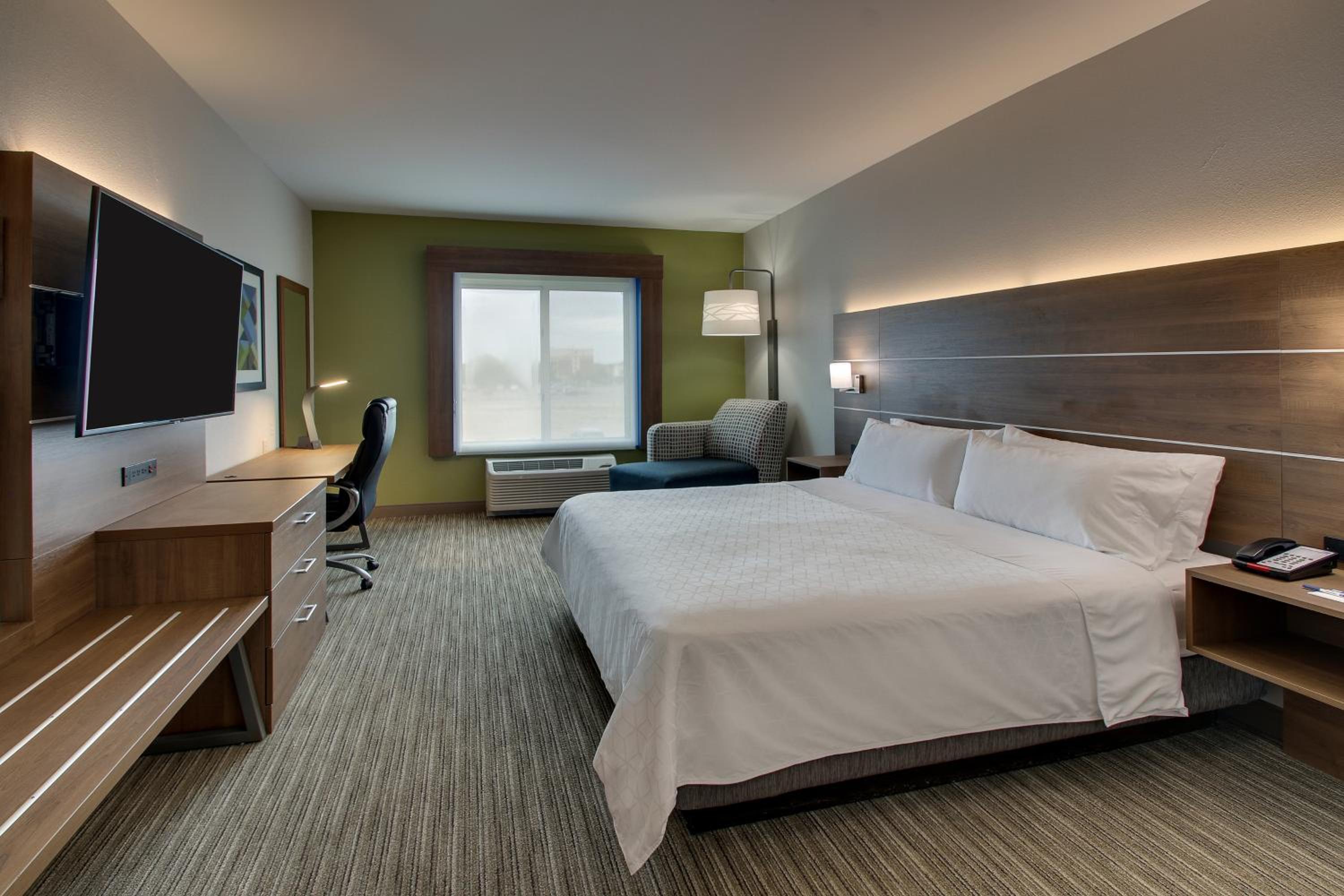 King Room with Jetted Tub - Photo 1