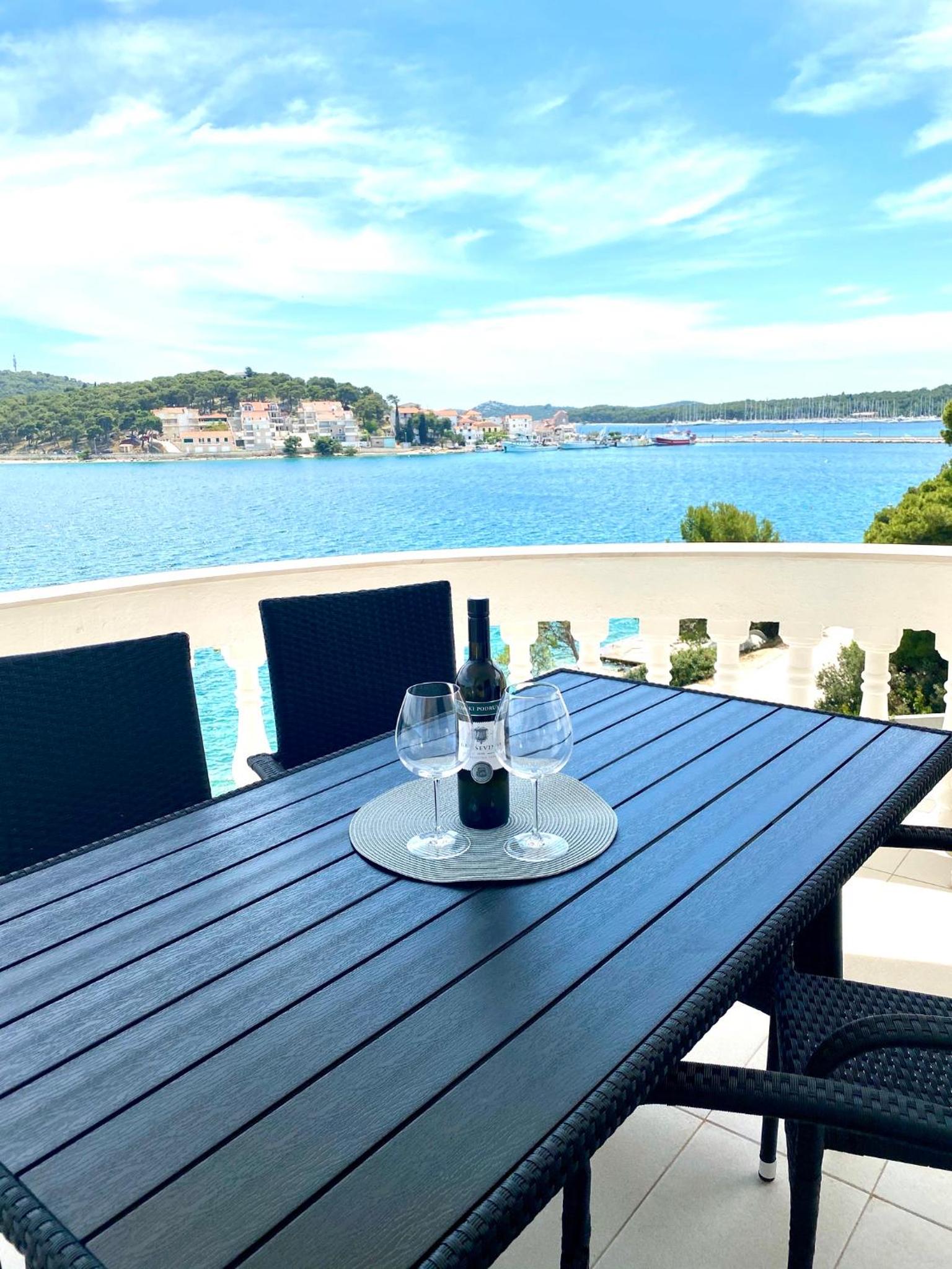 Deluxe Double Room with Balcony and Sea View - Photo 5