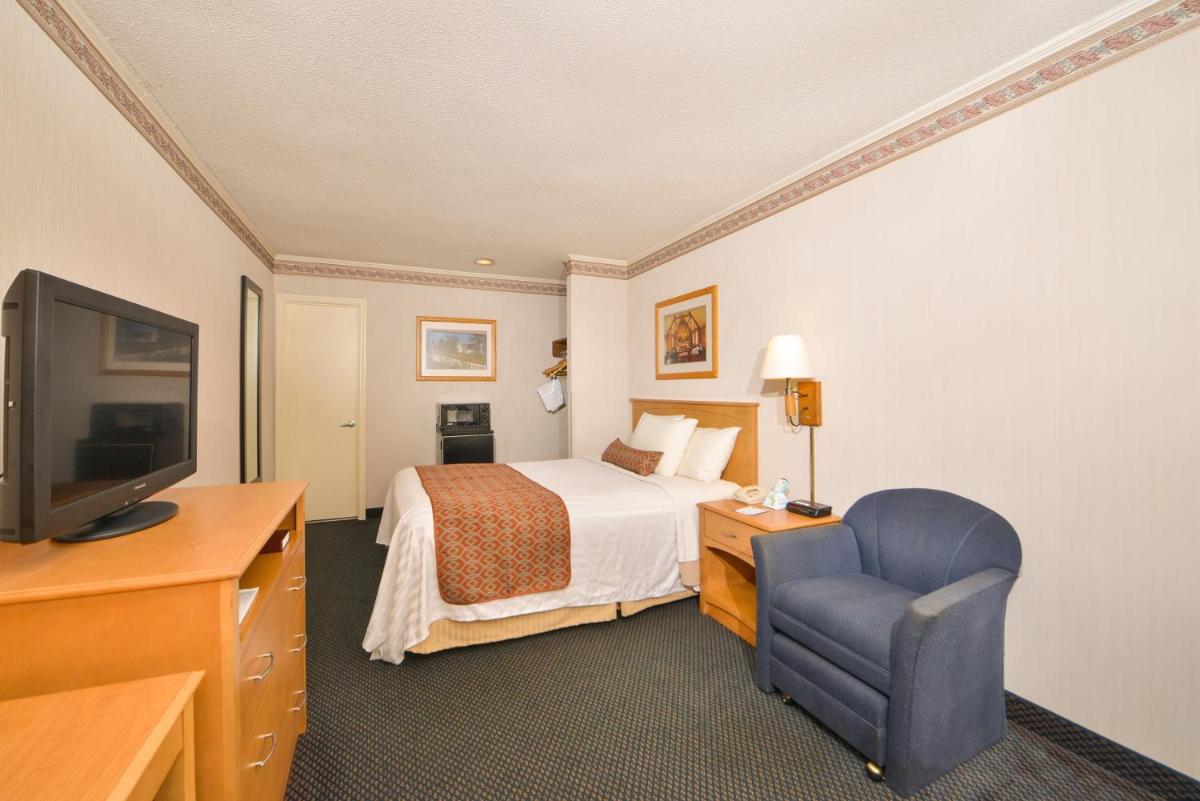 Queen Room photo 2