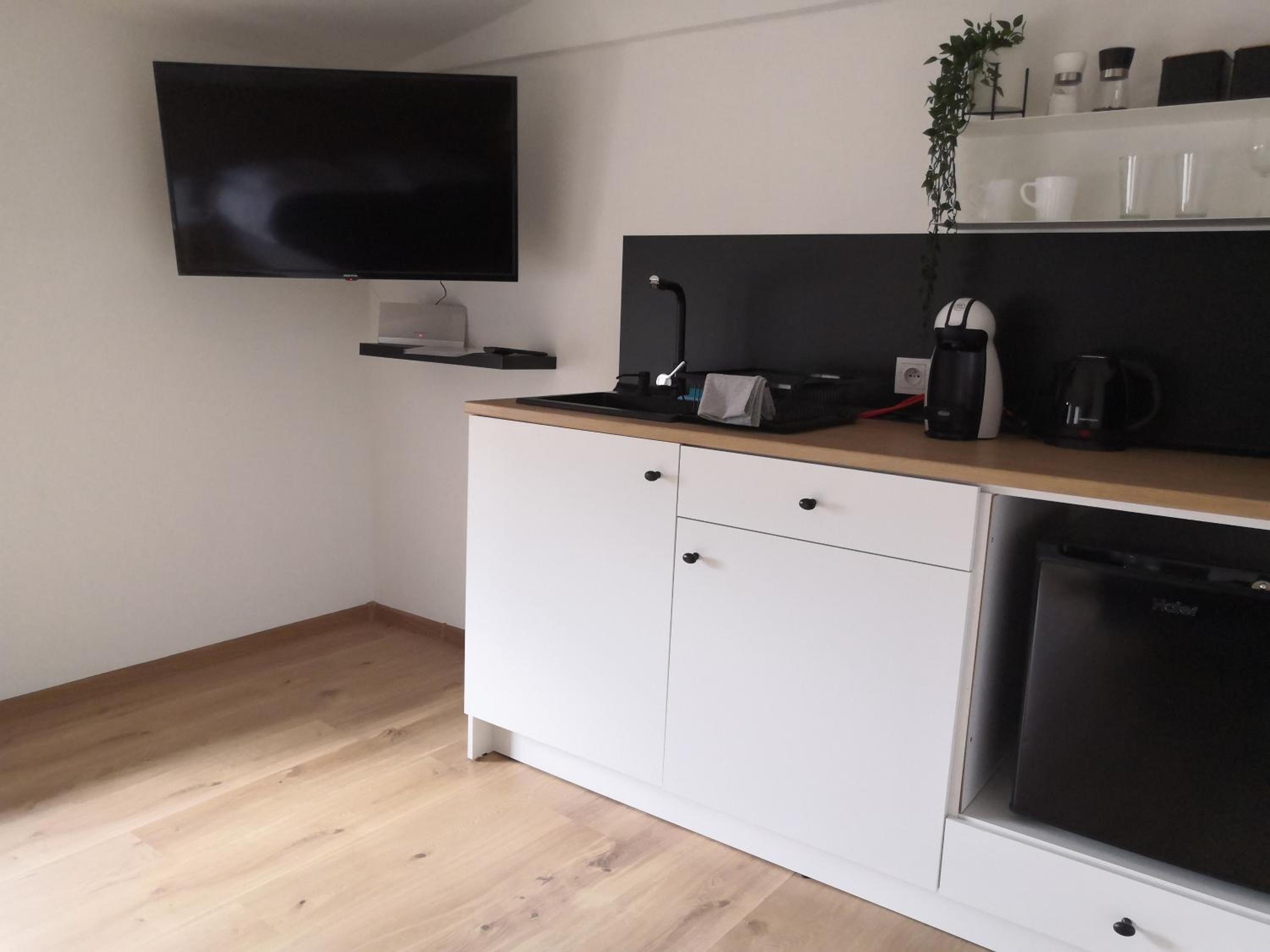 Double or Twin Room - Photo 3