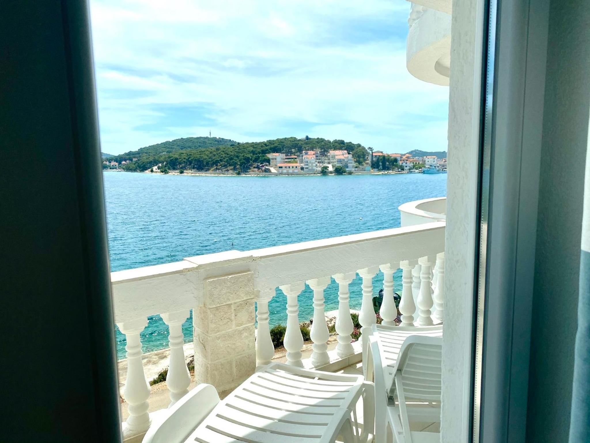 Apartment with Sea View - Photo 18