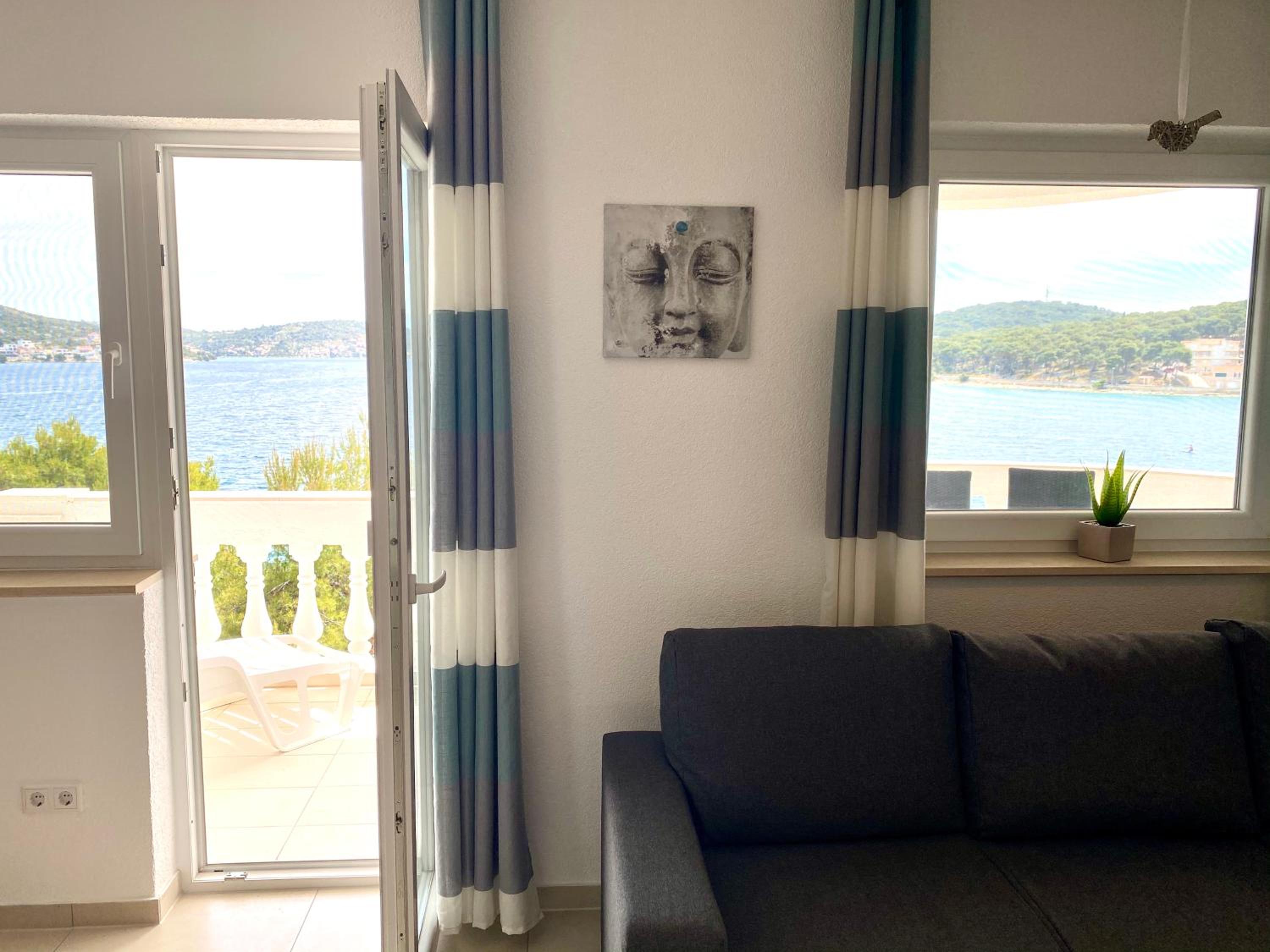 Apartment with Sea View - Photo 5
