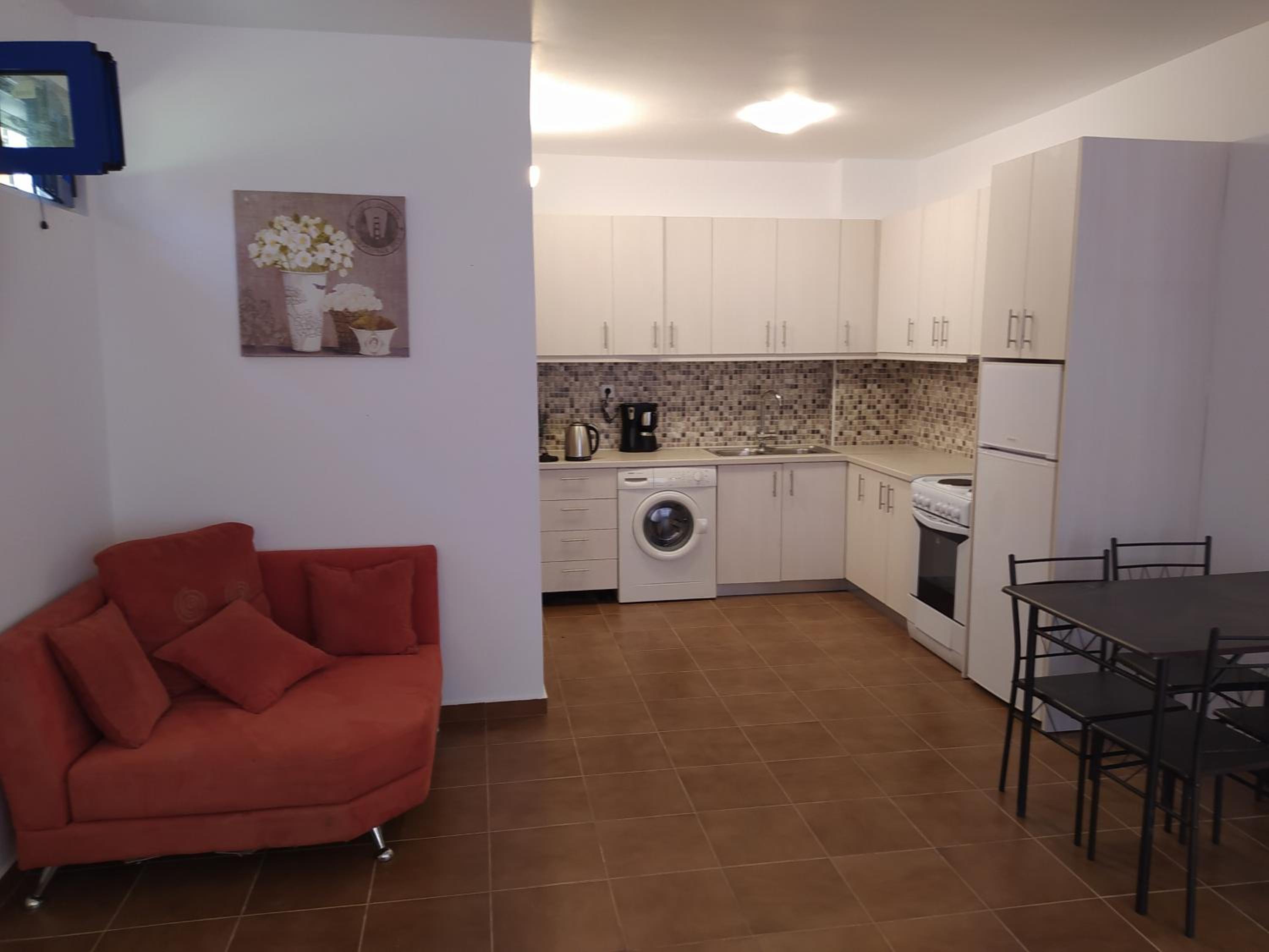One-Bedroom Apartment - Photo 5
