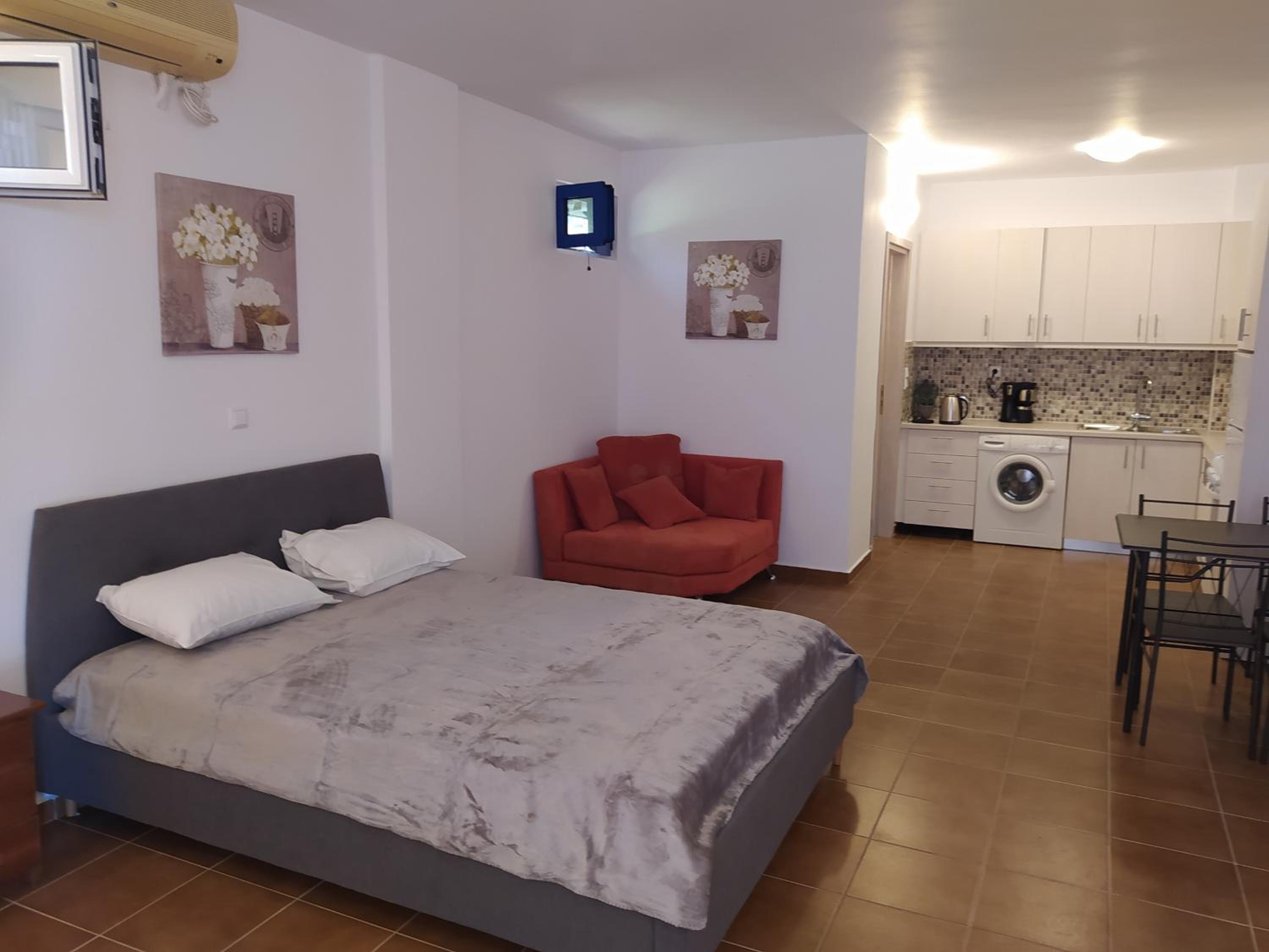 One-Bedroom Apartment - Photo 1