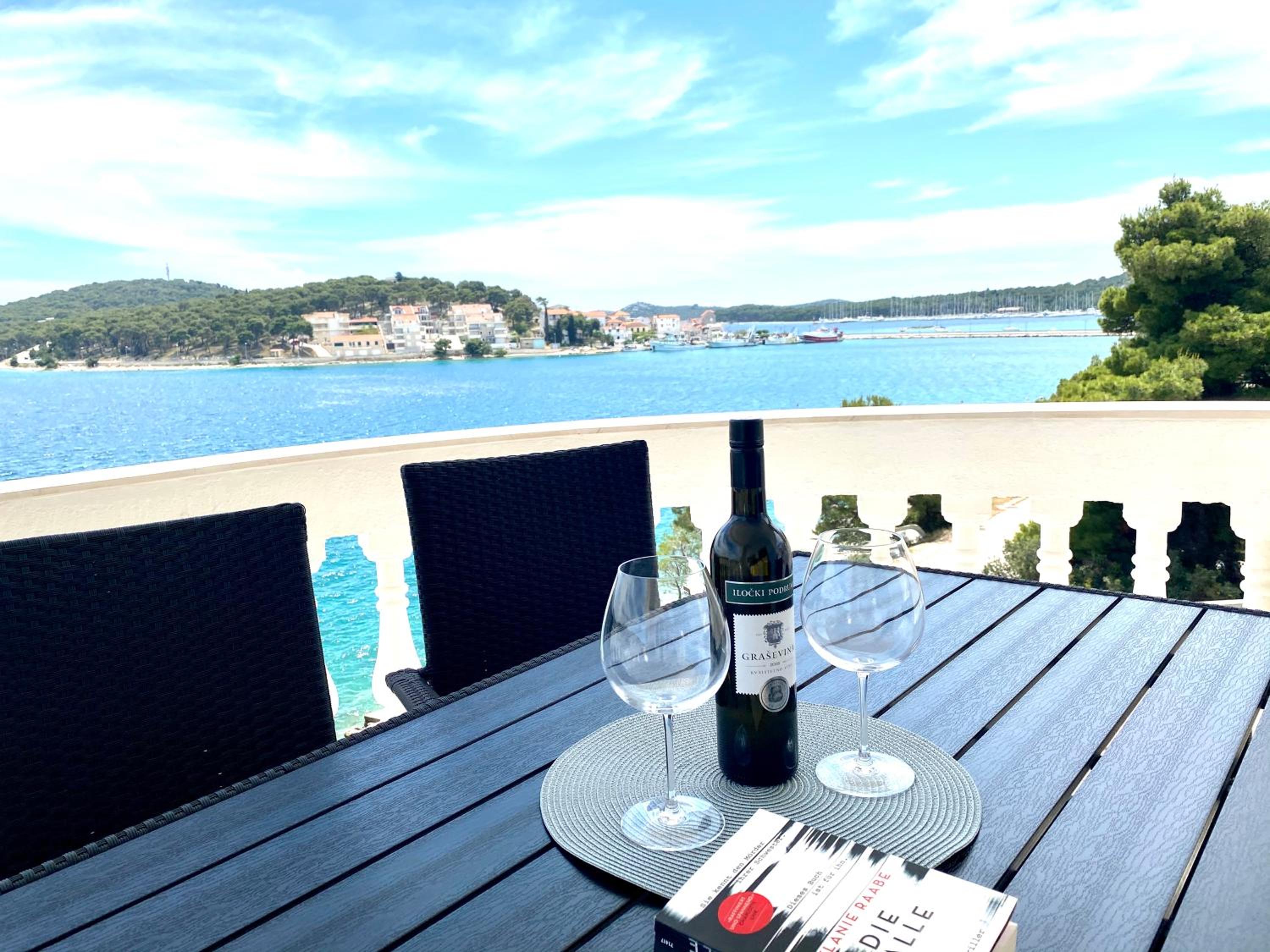 Apartment with Sea View - Photo 16