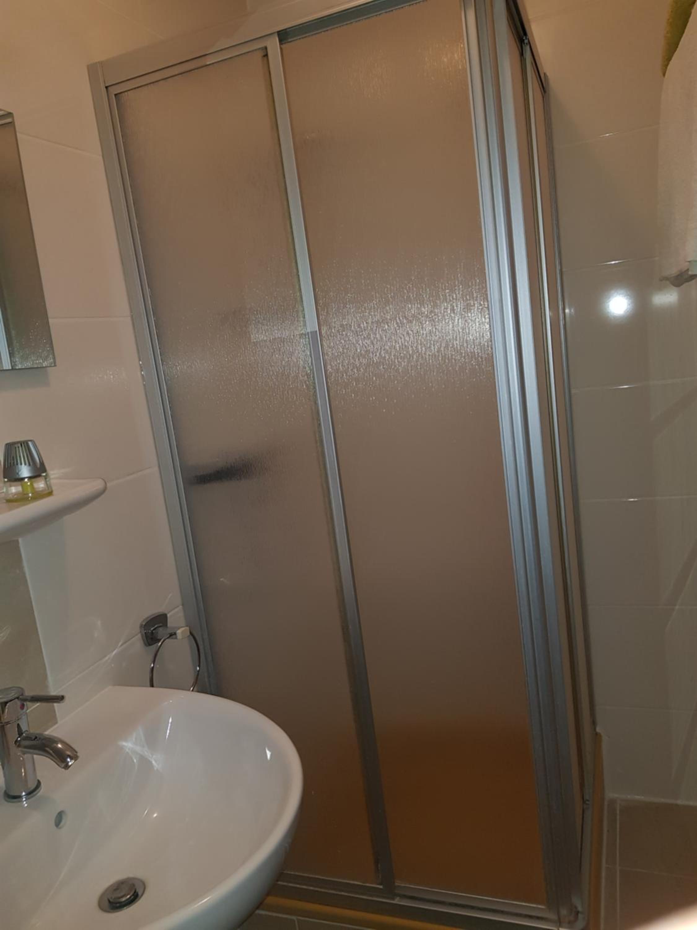 Large Double or Twin Room photo 3