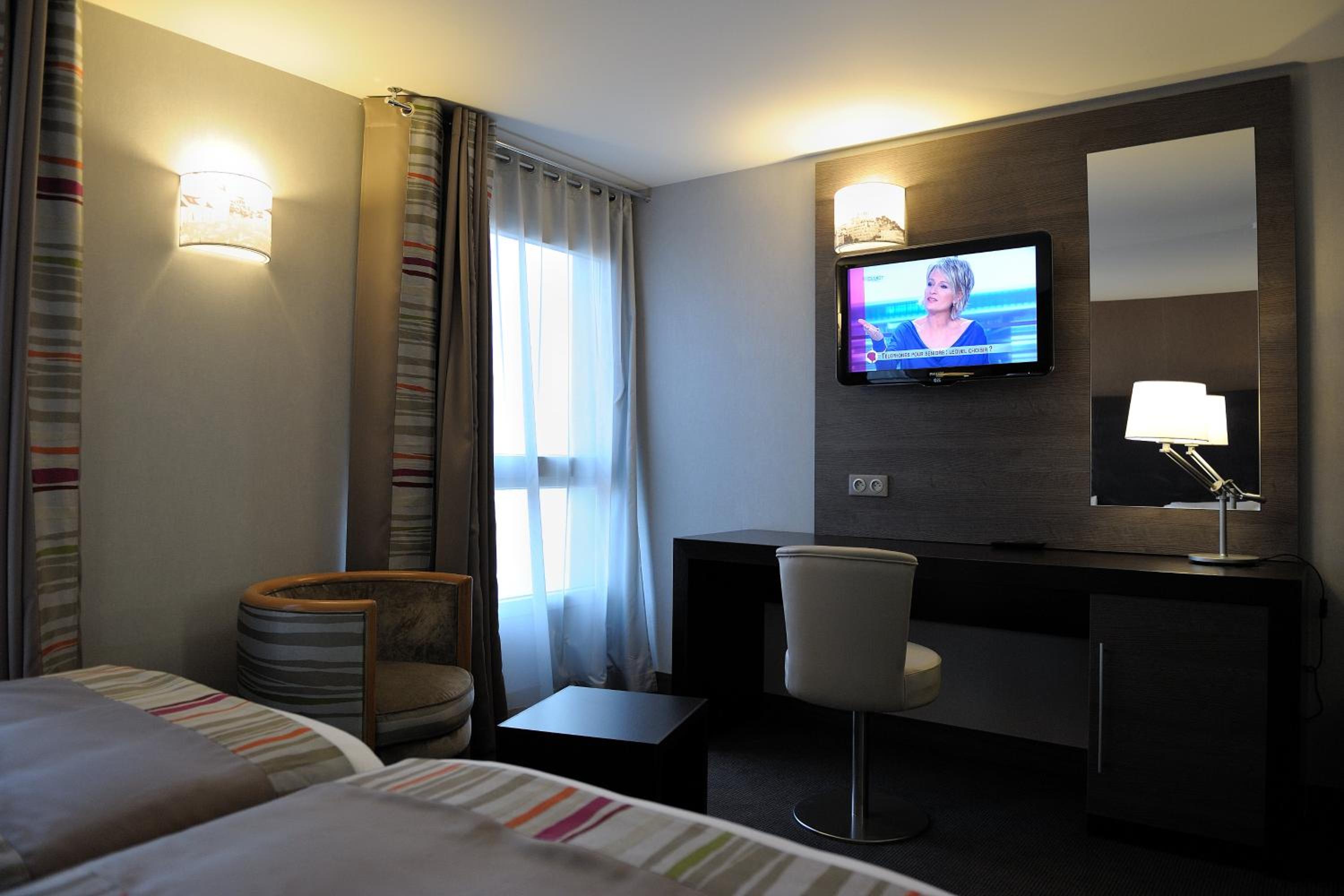 Twin Room with Sofa Bed - Non-Smoking