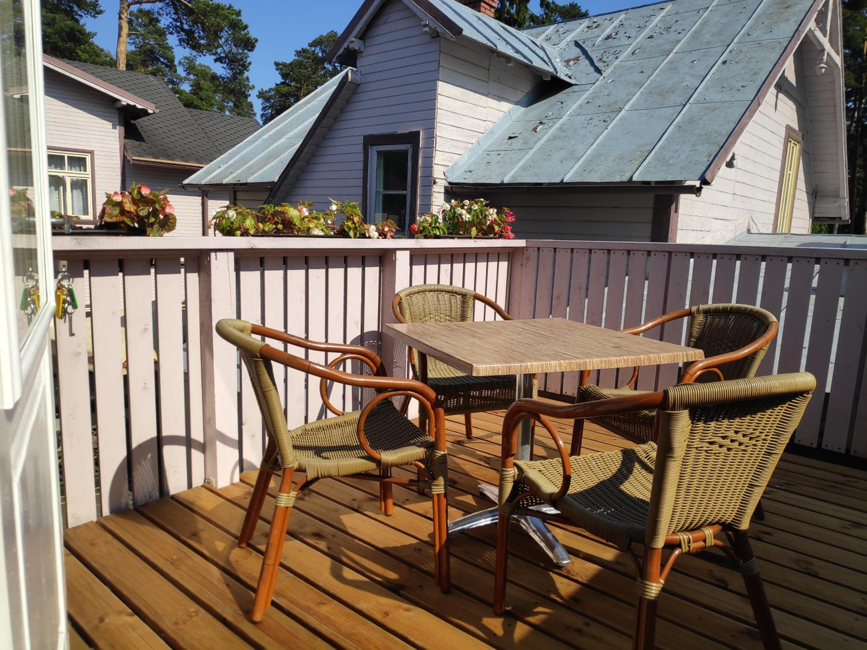 Quadruple Room with Balcony - Photo 5