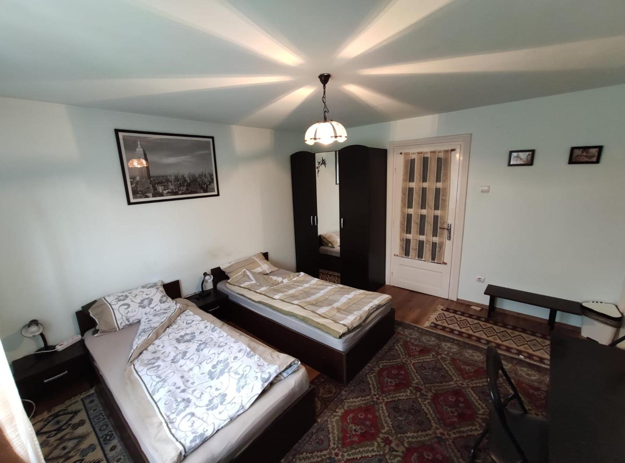 Twin Room with Private Bathroom - Photo 2