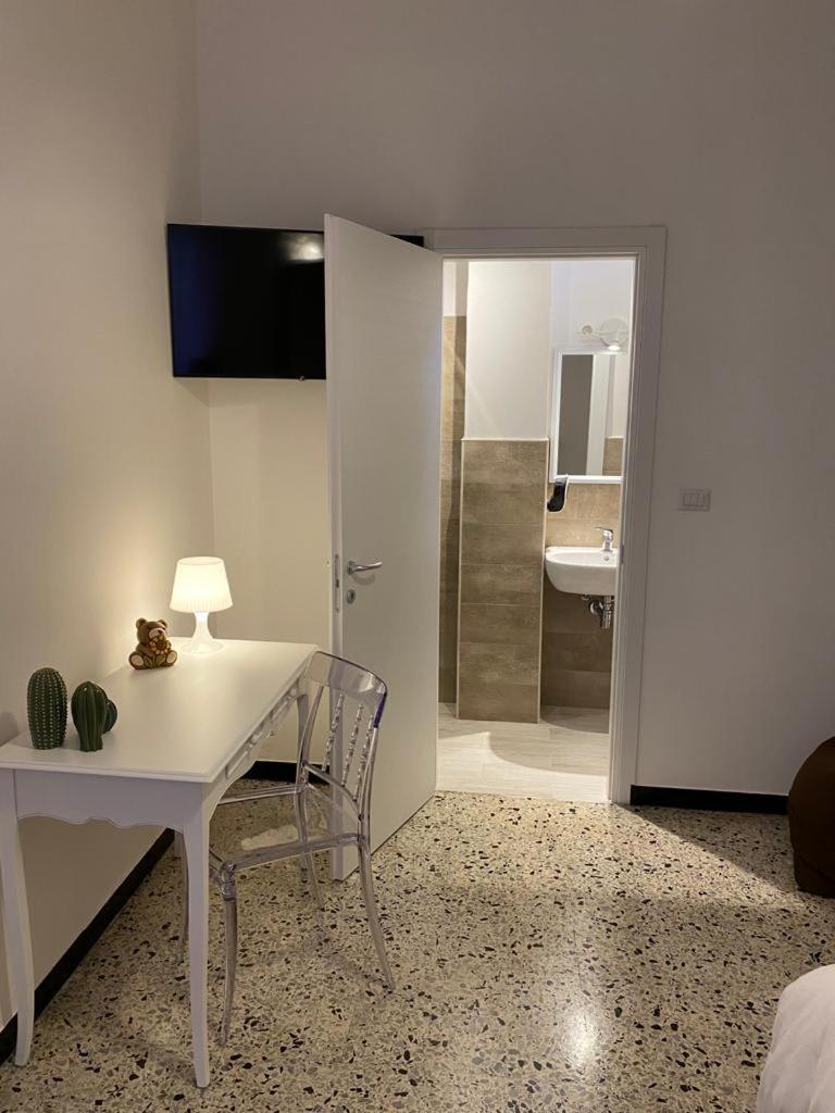 Deluxe Double Room with Ensuite Bathroom photo 1