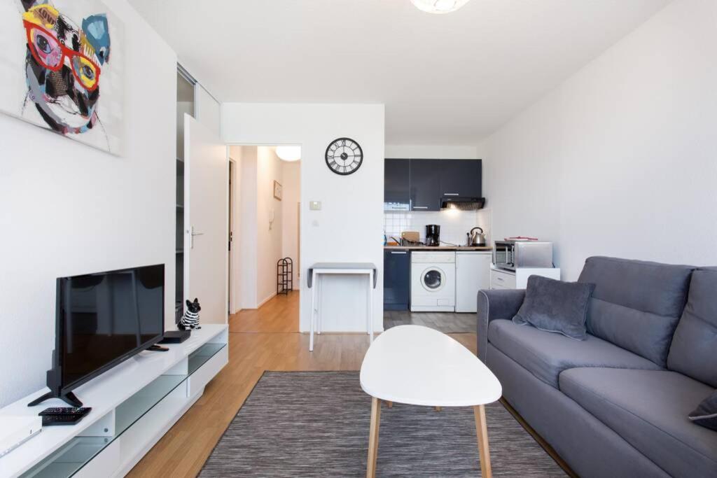 One-Bedroom Apartment photo 3