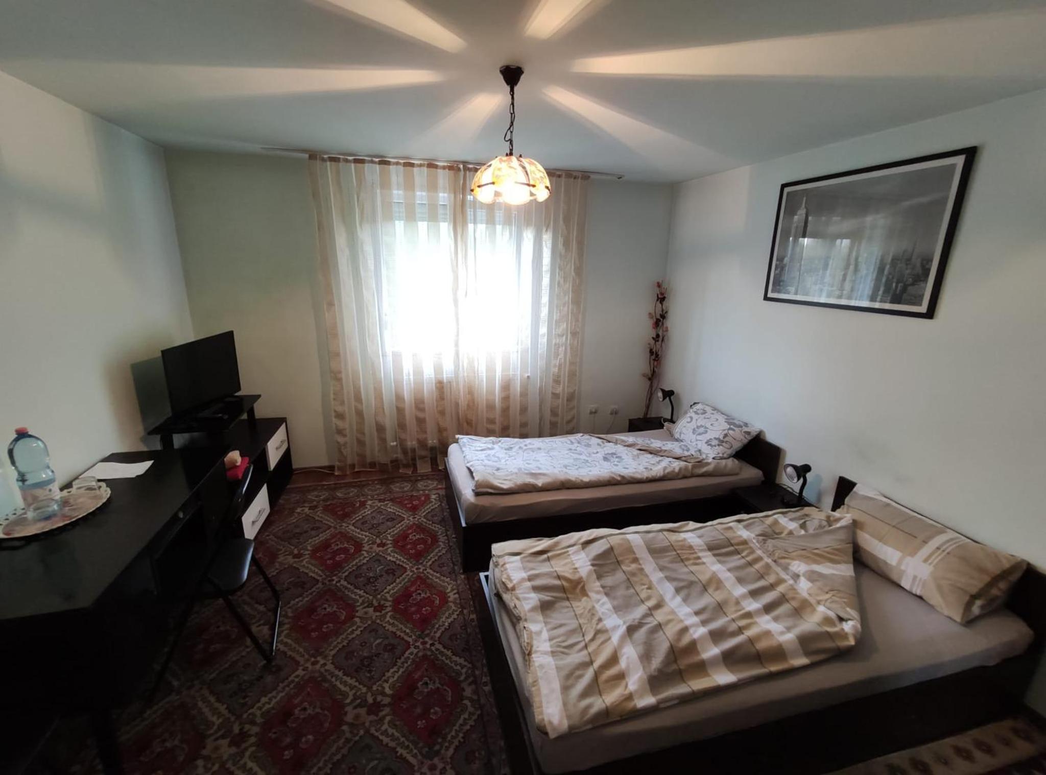 Twin Room with Private Bathroom - Photo 3