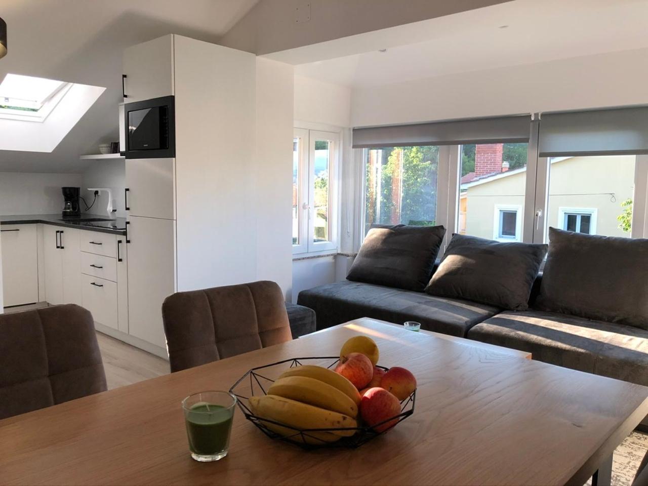 Two-Bedroom Apartment with Balcony and Sea View - Photo 1