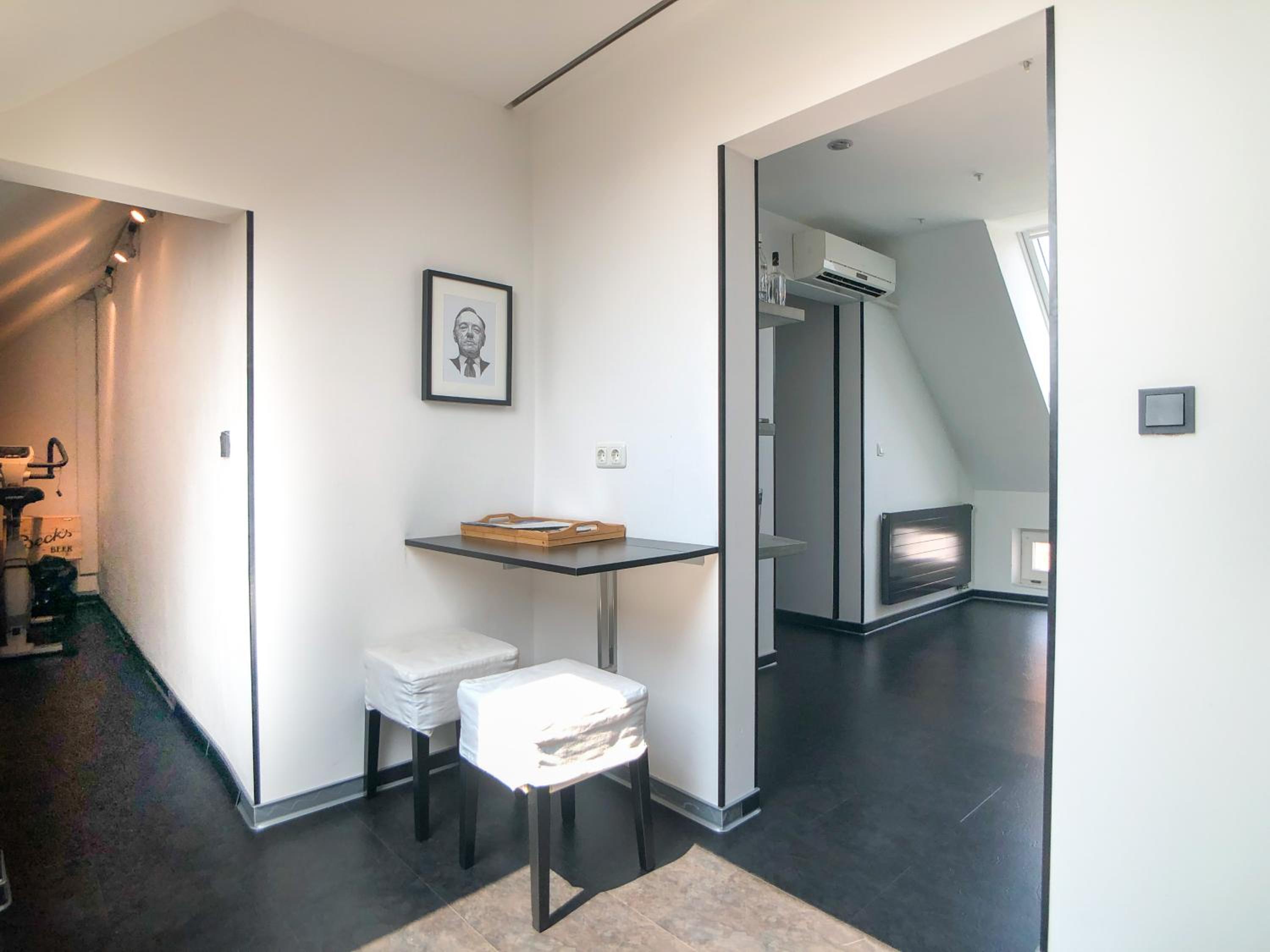 One-Bedroom Apartment photo 1