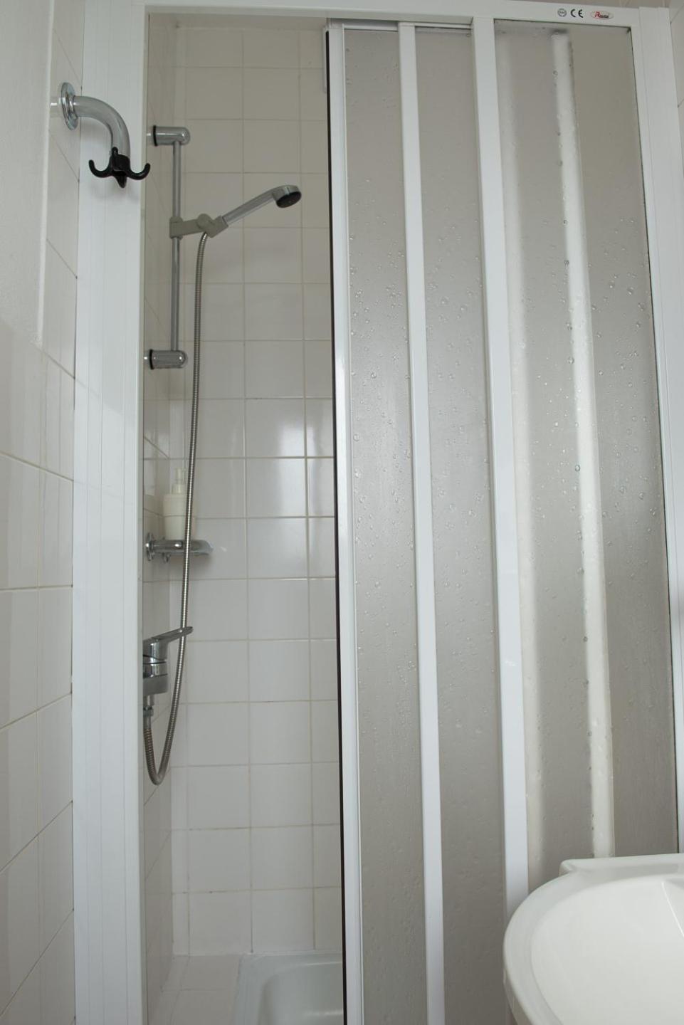 Quadruple Room with Private Bathroom photo 3