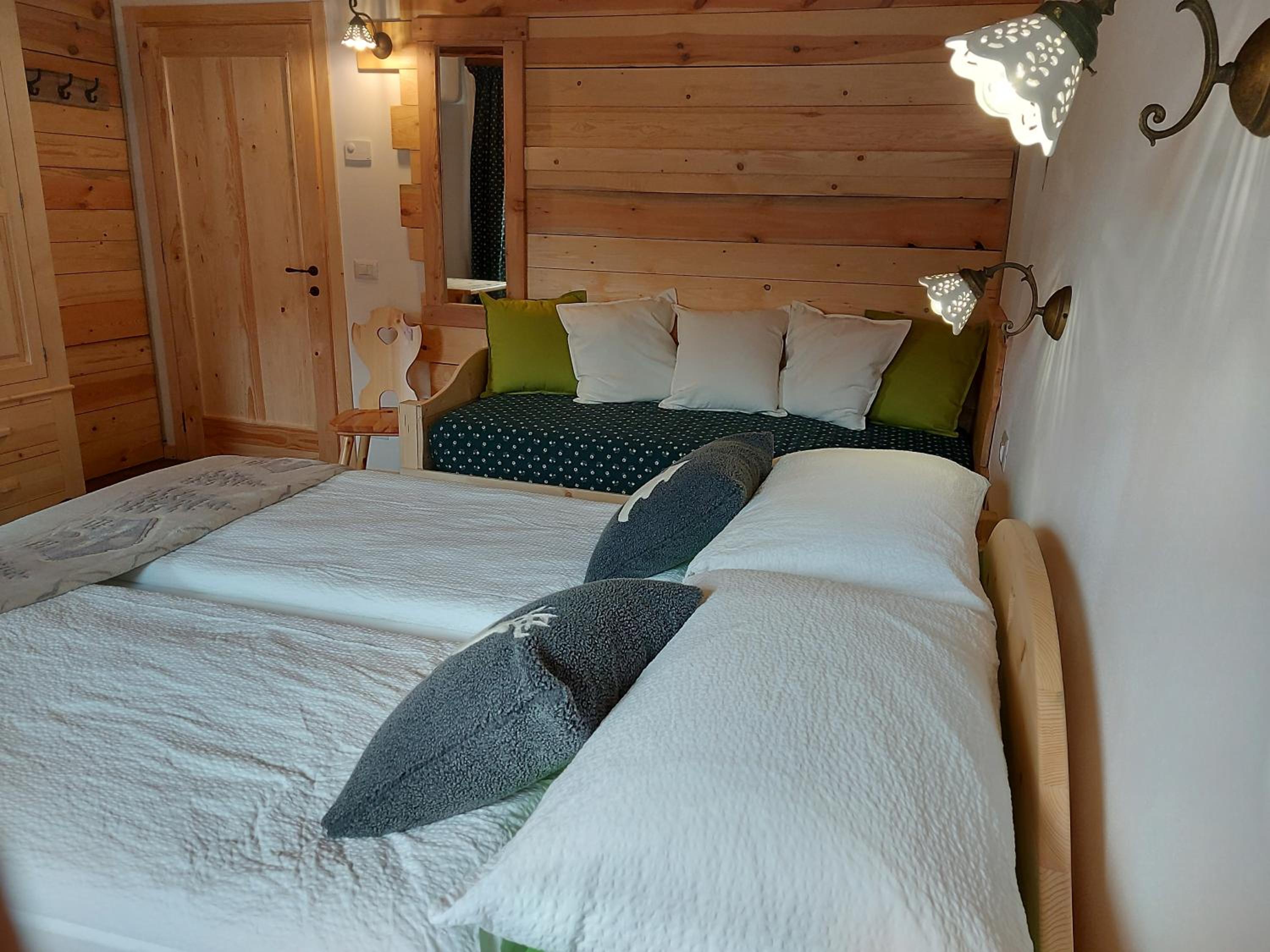 Double Room with Private Bathroom - Photo 14