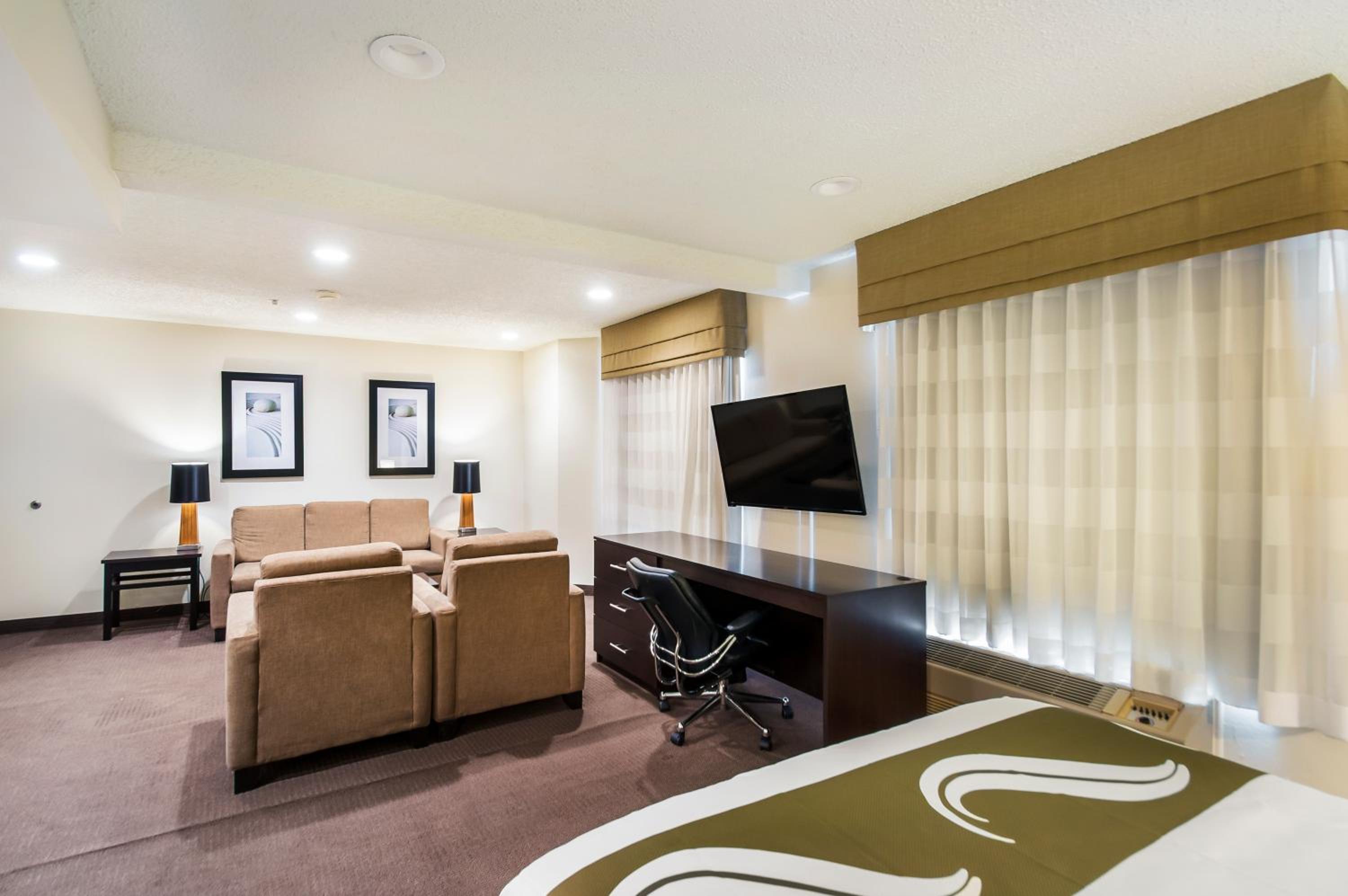 King Room with Whirlpool - Non-Smoking - Photo 4