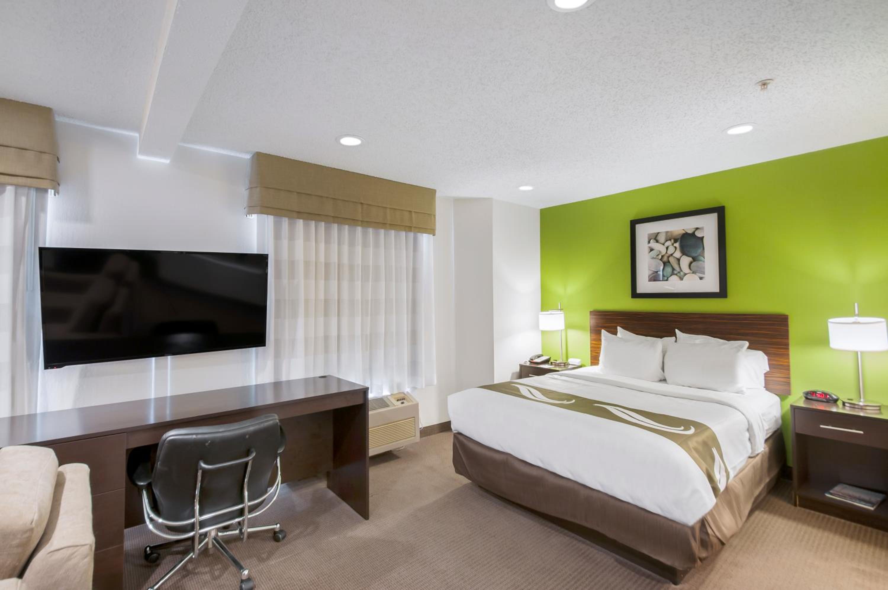 Efficiency Queen Suite with Whirlpool - Non-Smoking - Photo 1