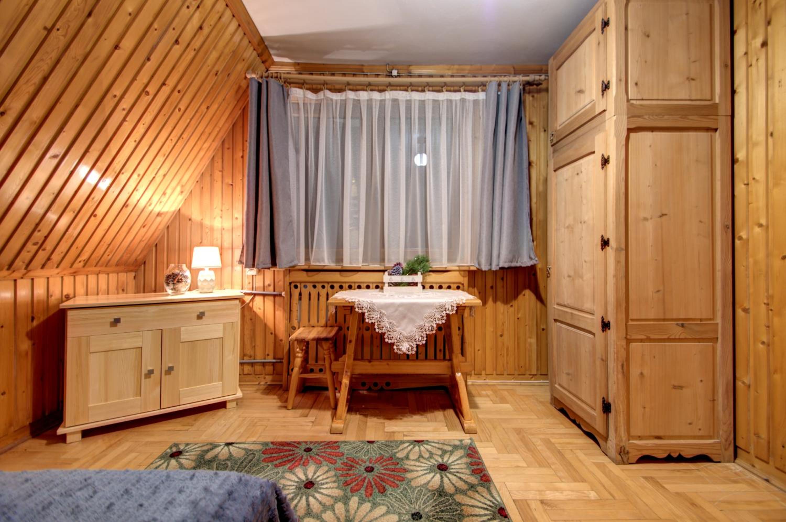 Two-Bedroom Apartment with Mountain View photo 2