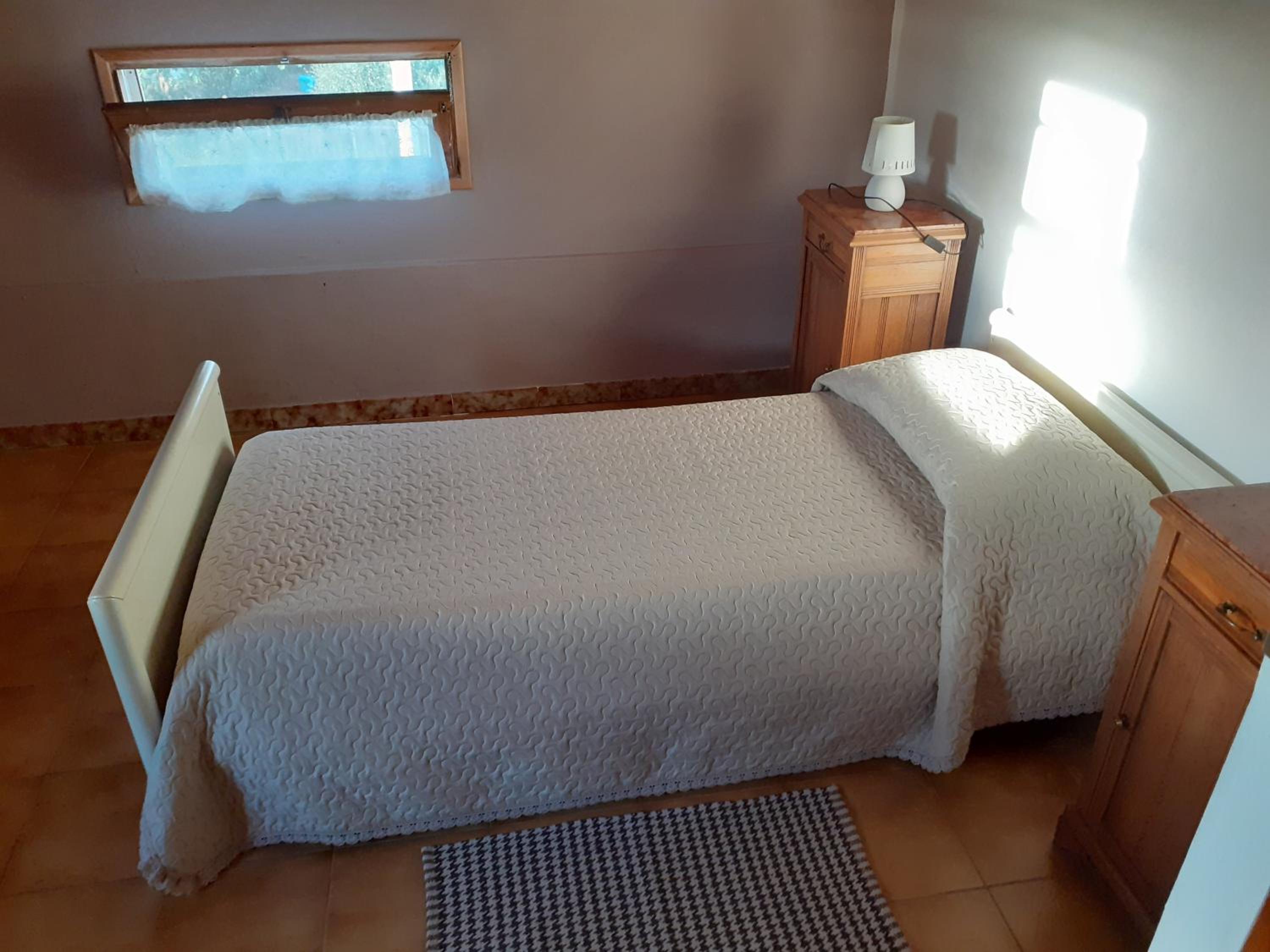 Single Room with Shared Bathroom