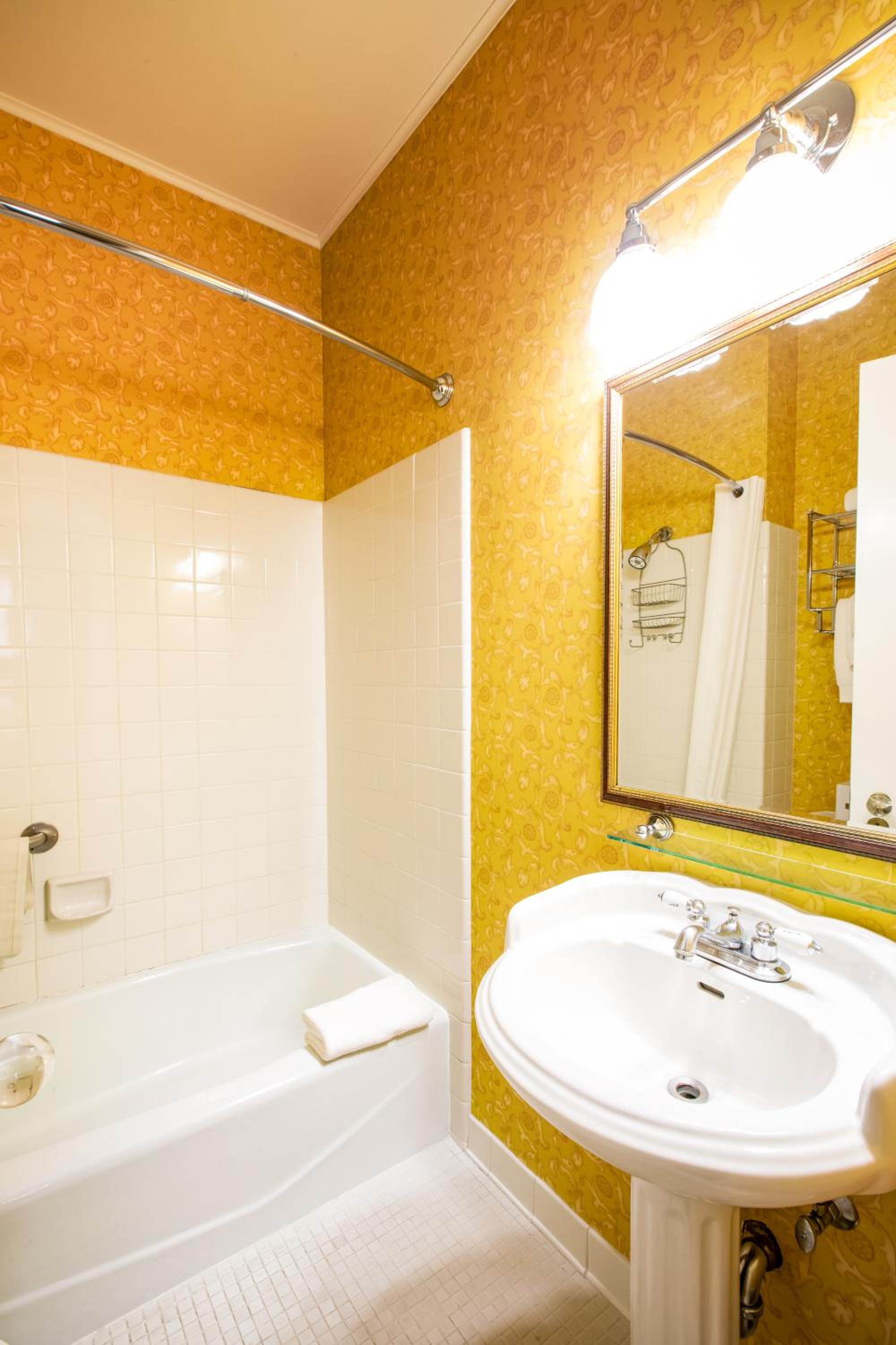 Standard Queen Room - Photo 3