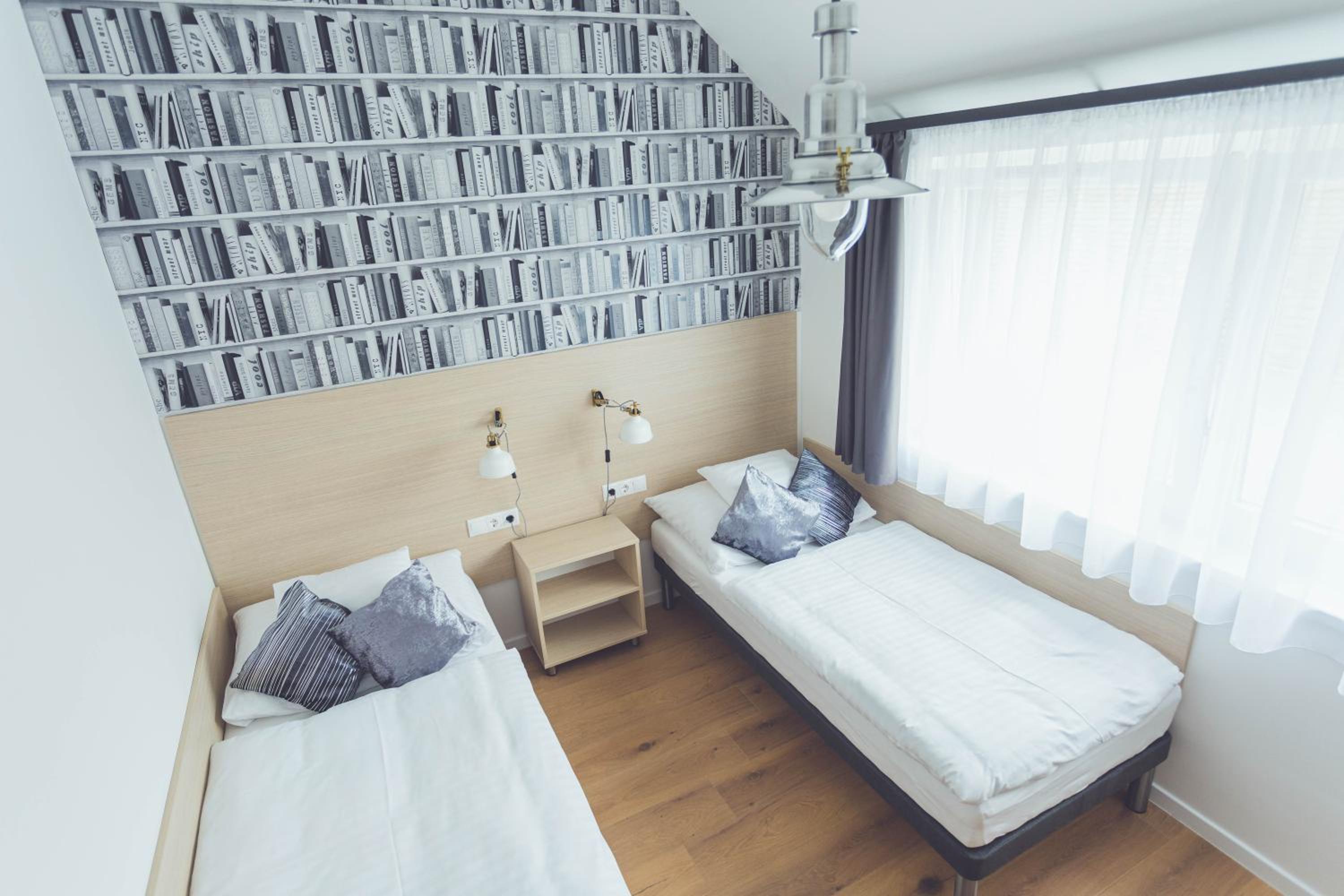 Standard Twin Room - Photo 7