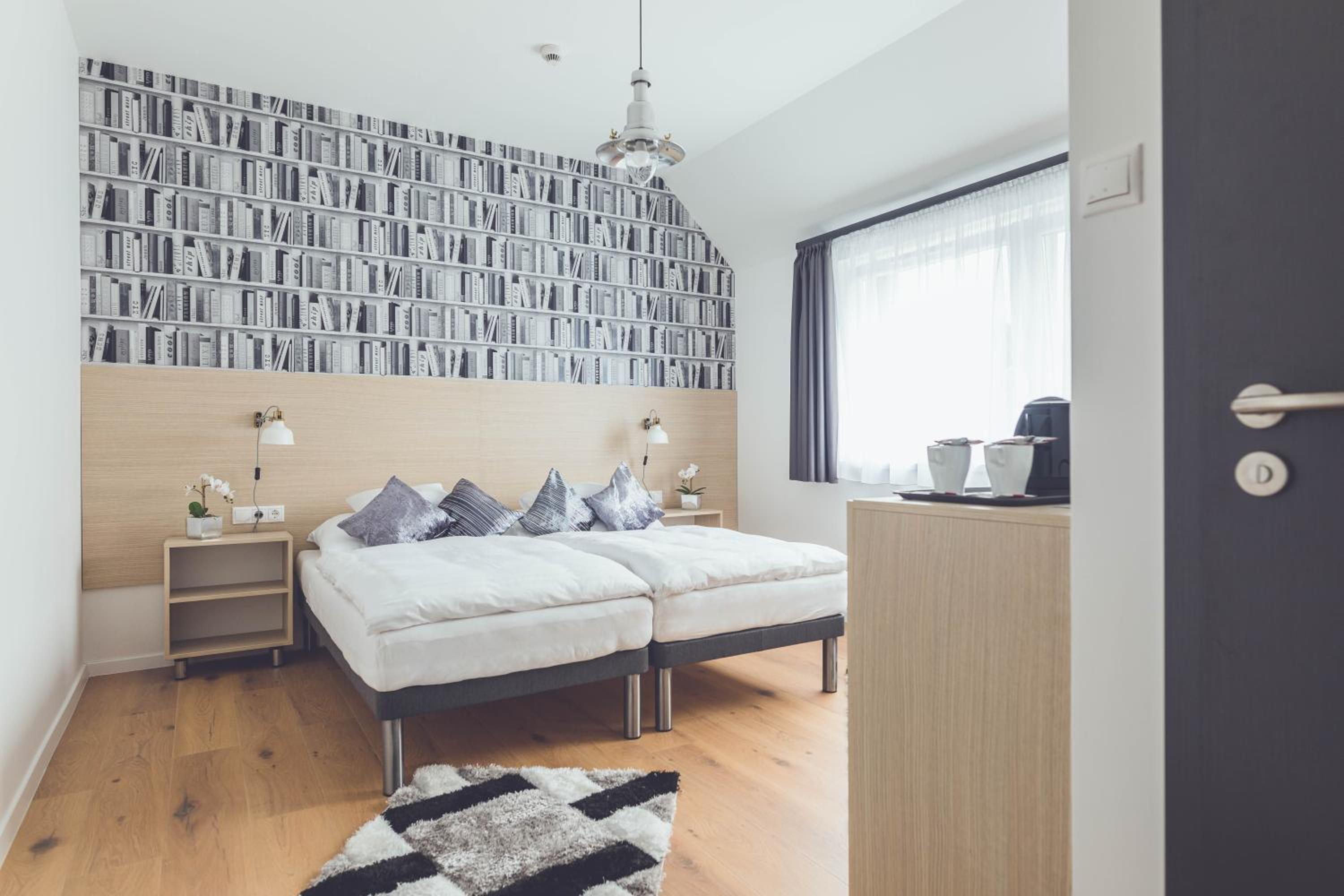 Standard Twin Room - Photo 9