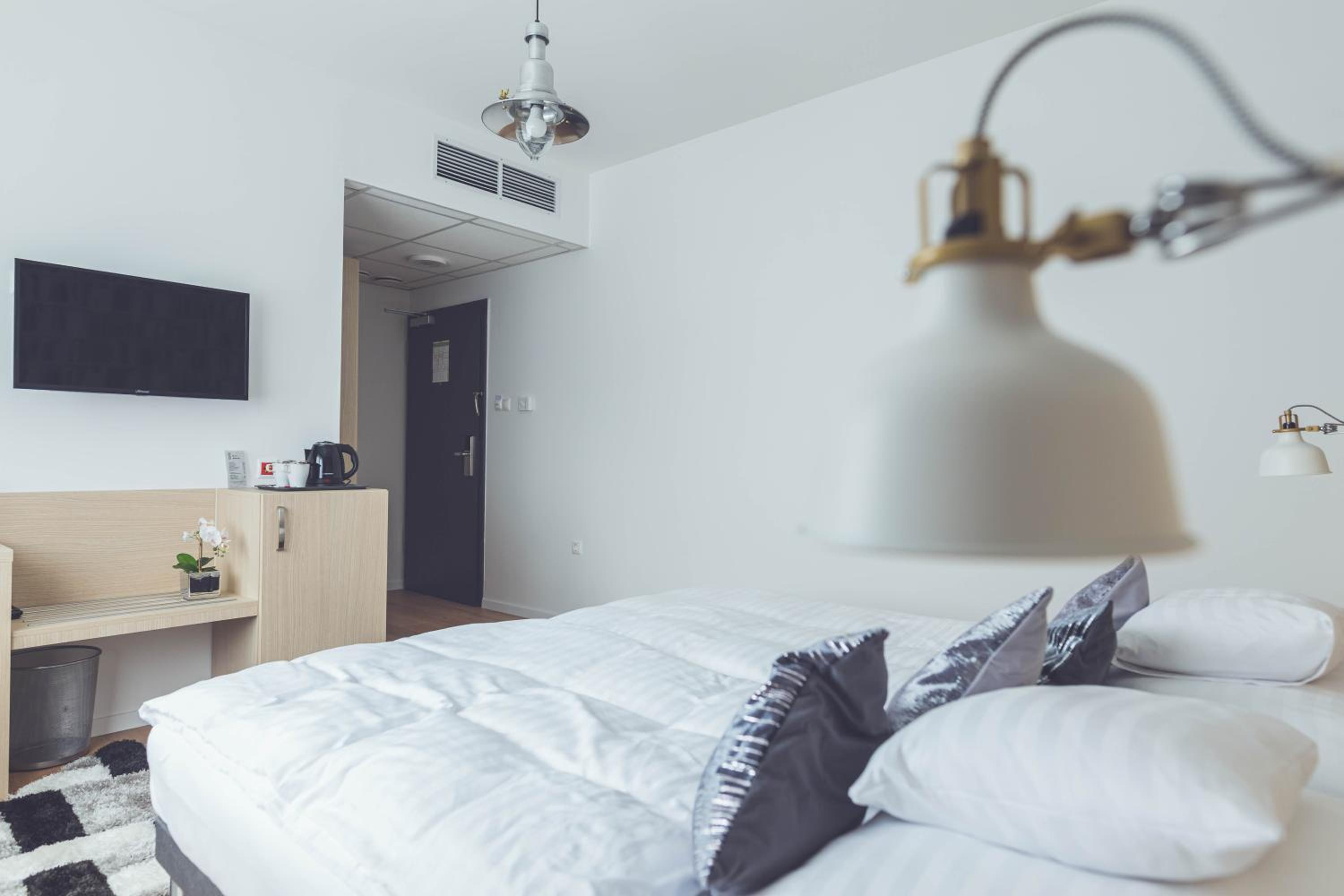 Standard Twin Room - Photo 1