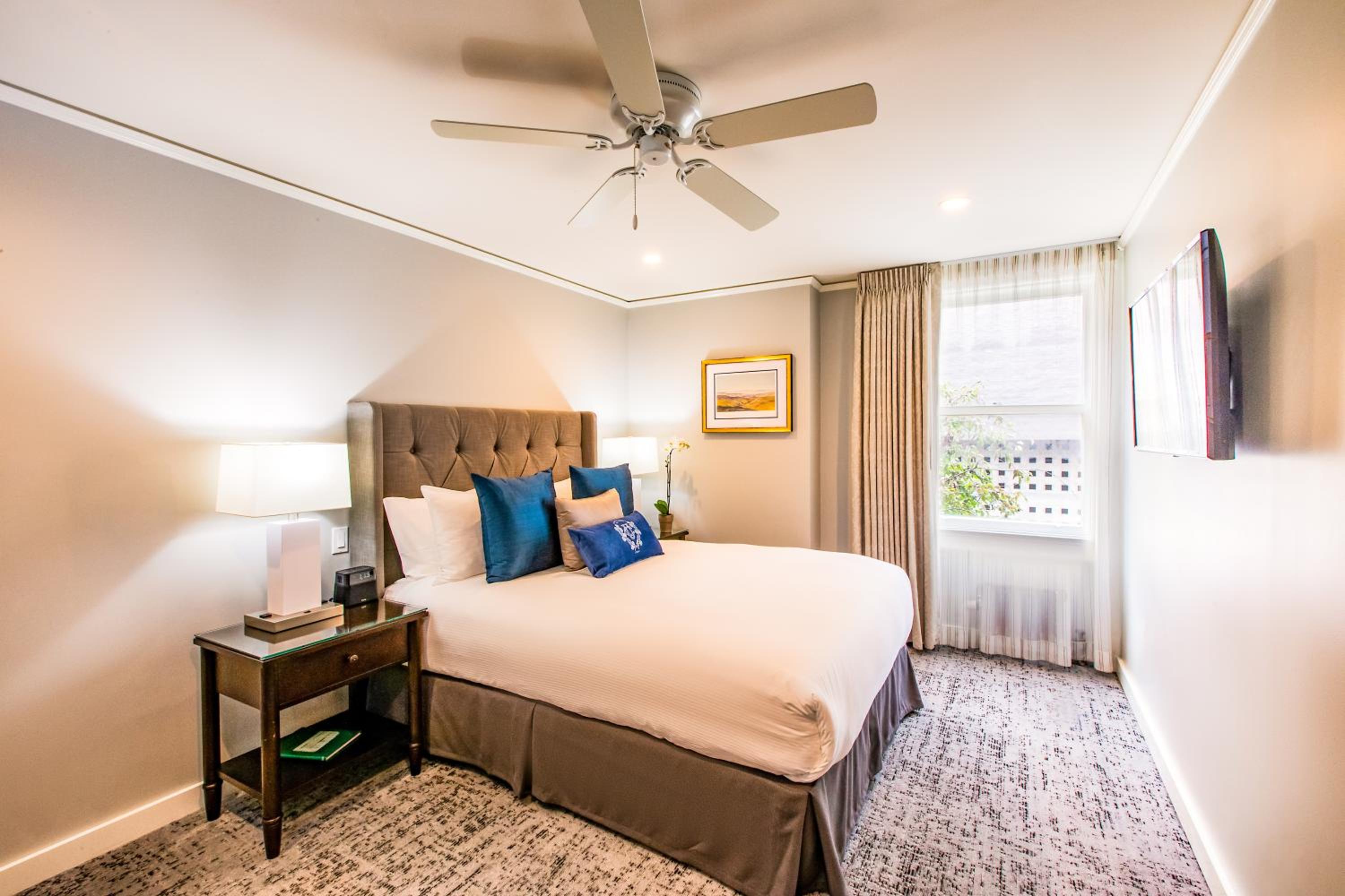Deluxe Queen Room - Photo 5