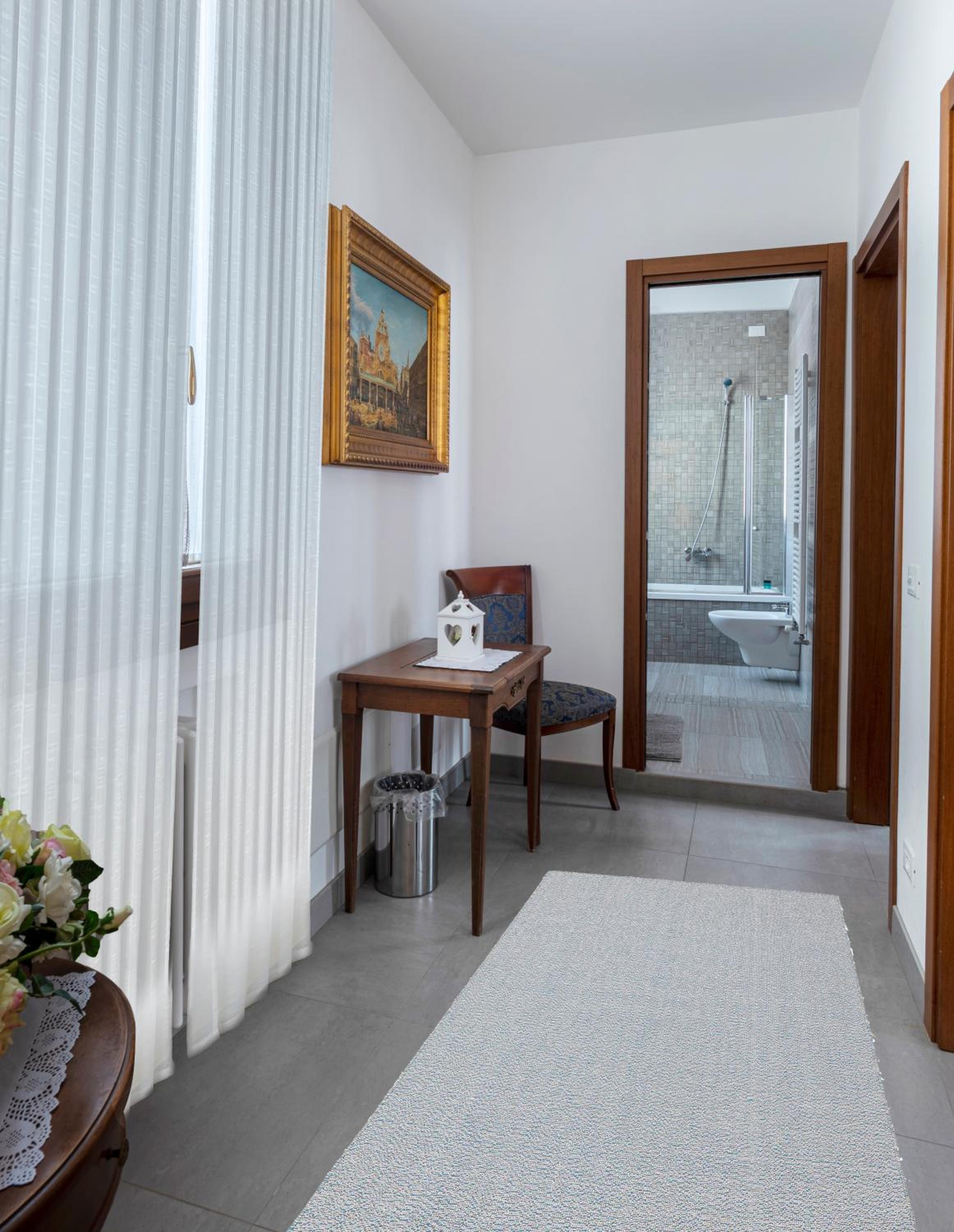Family Room with Private Bathroom photo 3