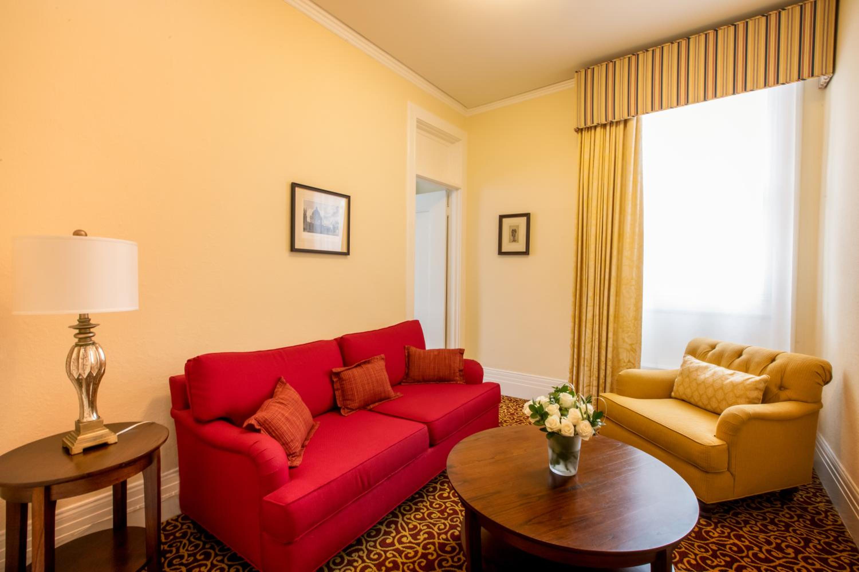 Queen Suite - Photo 6