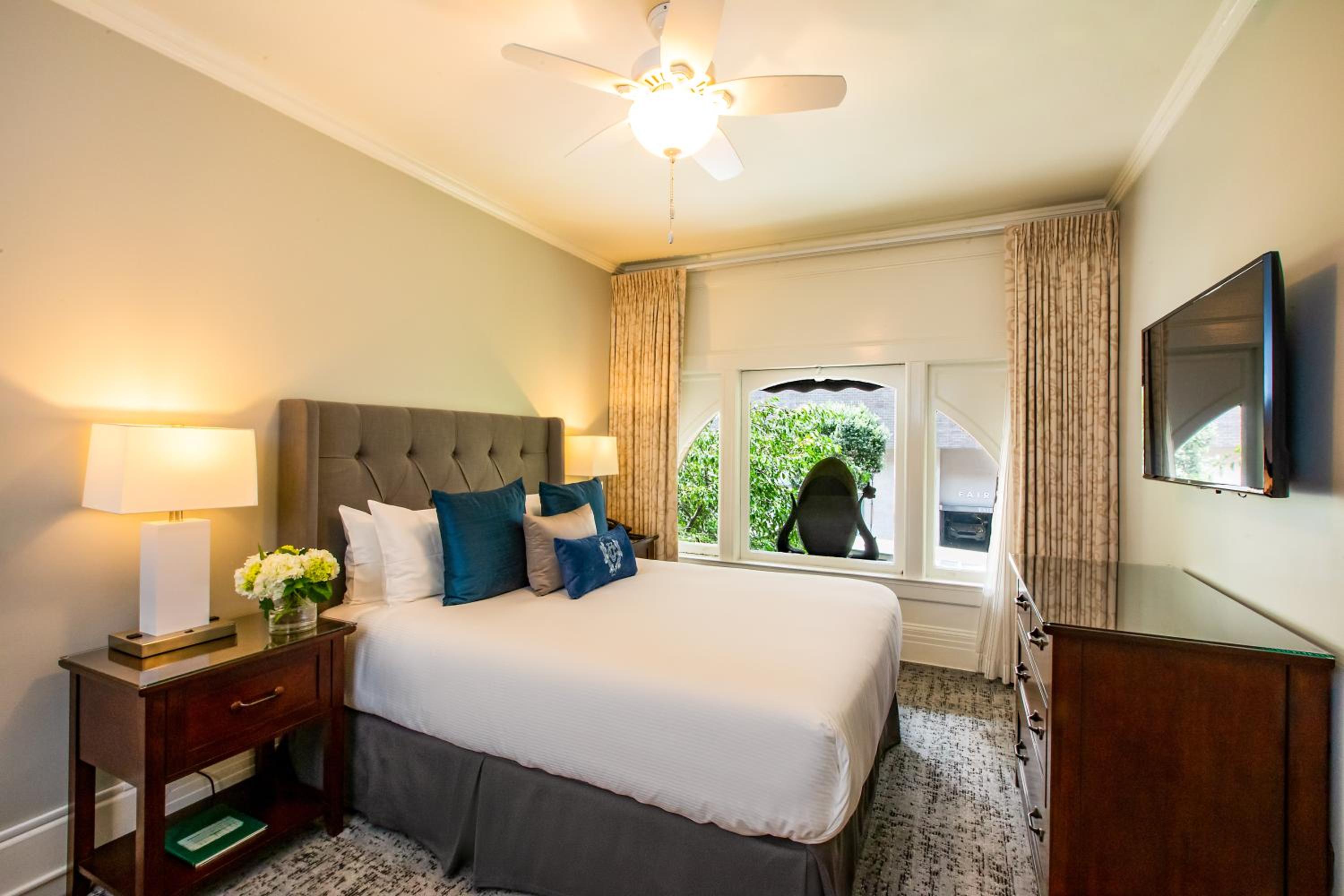 Deluxe Queen Room - Photo 3